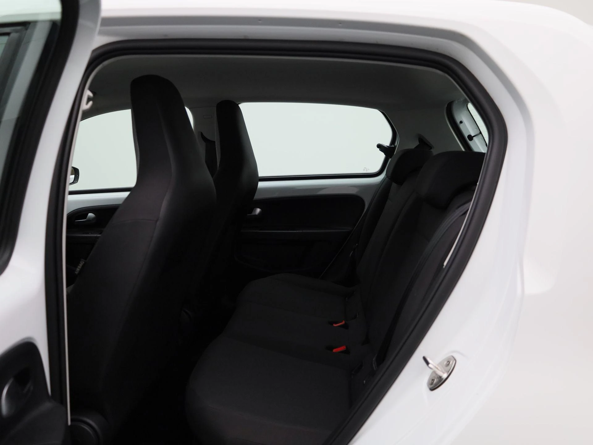 Volkswagen-up!-image-9