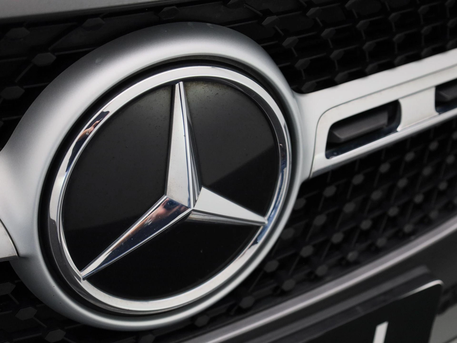Mercedes-Benz-GLA-image-31