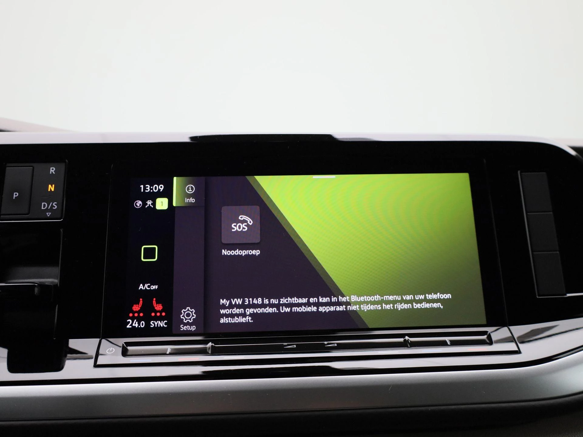 Volkswagen-Multivan-image-23