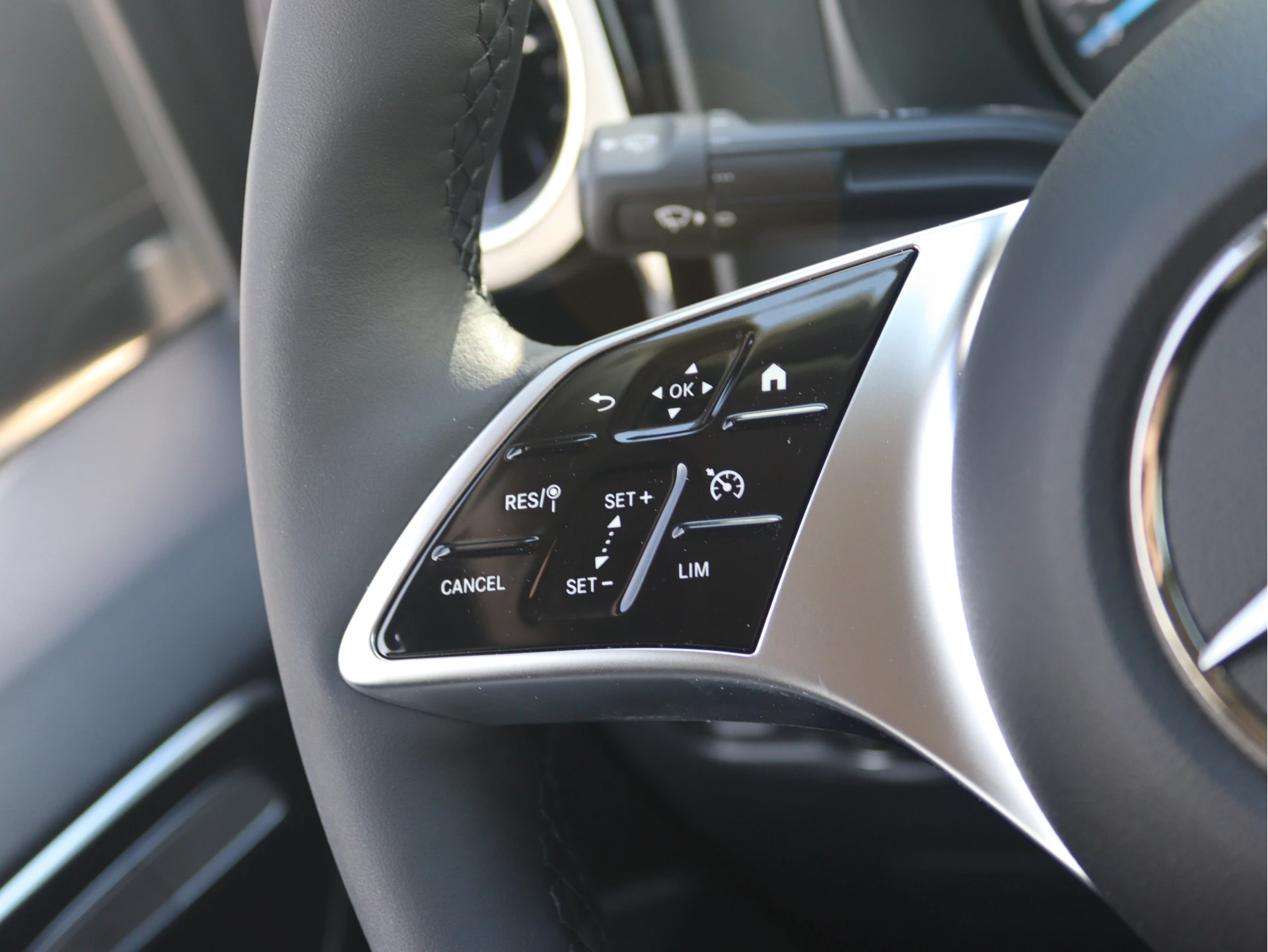 Mercedes-Benz-eVito-image-5