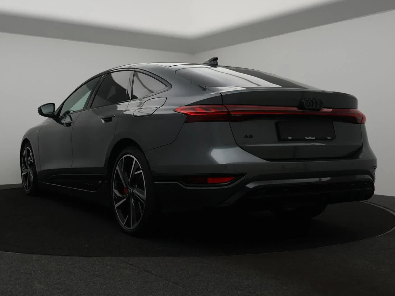Audi-A6 Sportback e-tron-image-2