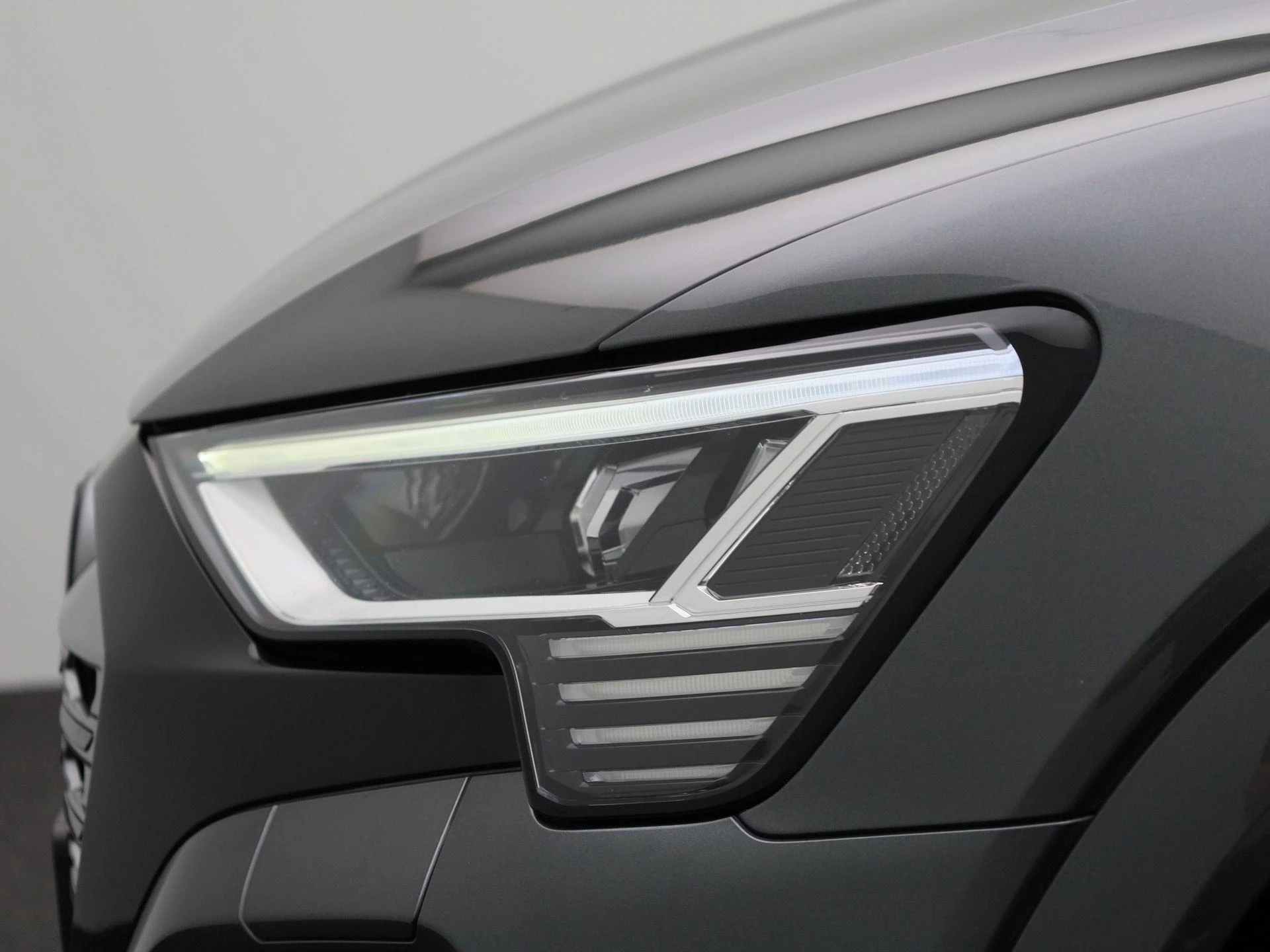 Audi-Q8 e-tron-image-15