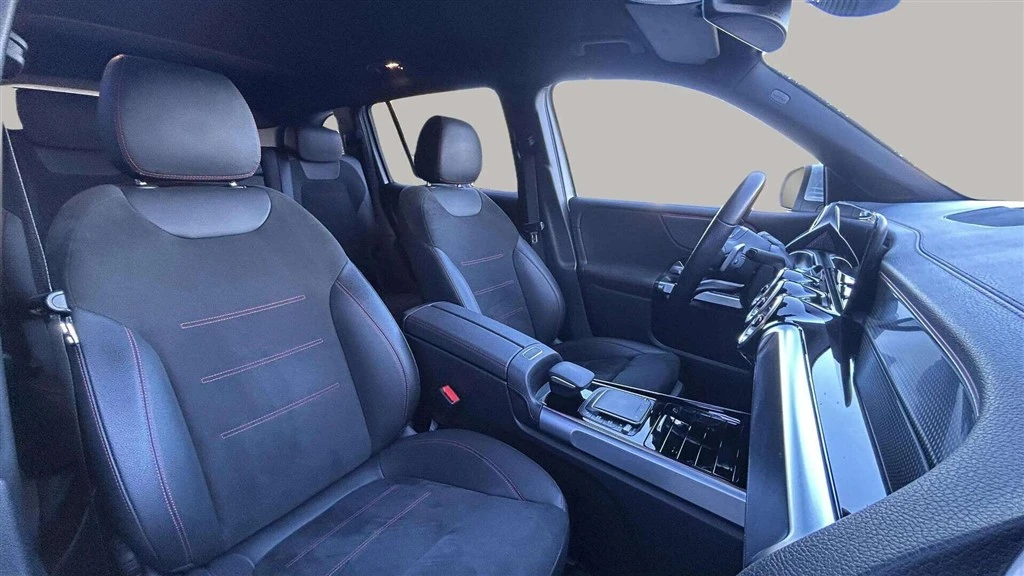 Mercedes-Benz-EQB-image-21