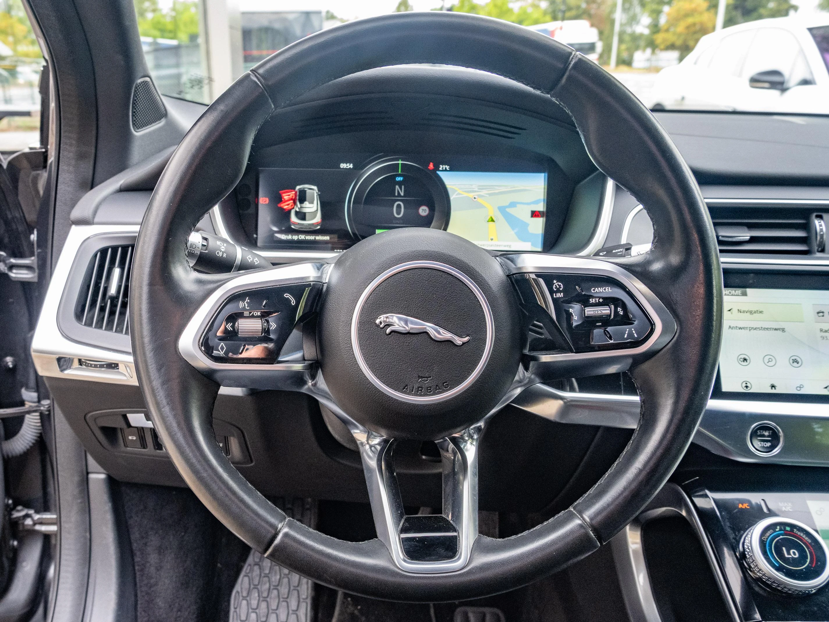 Jaguar-I-PACE-image-15