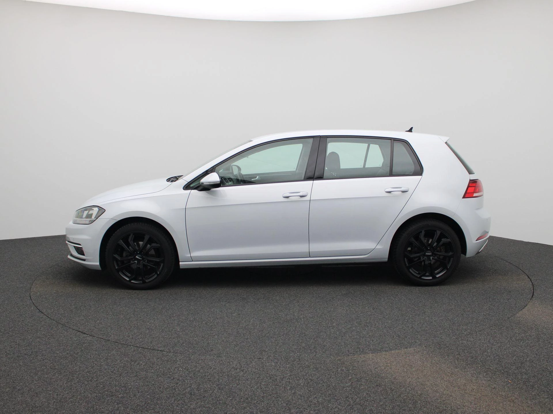 Volkswagen-Golf-image-3