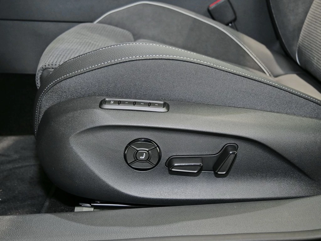 Škoda Superb UPE br. 67.640,- Combi Sportline 2.0 l TDI 4x4 142 kW / 193 PS