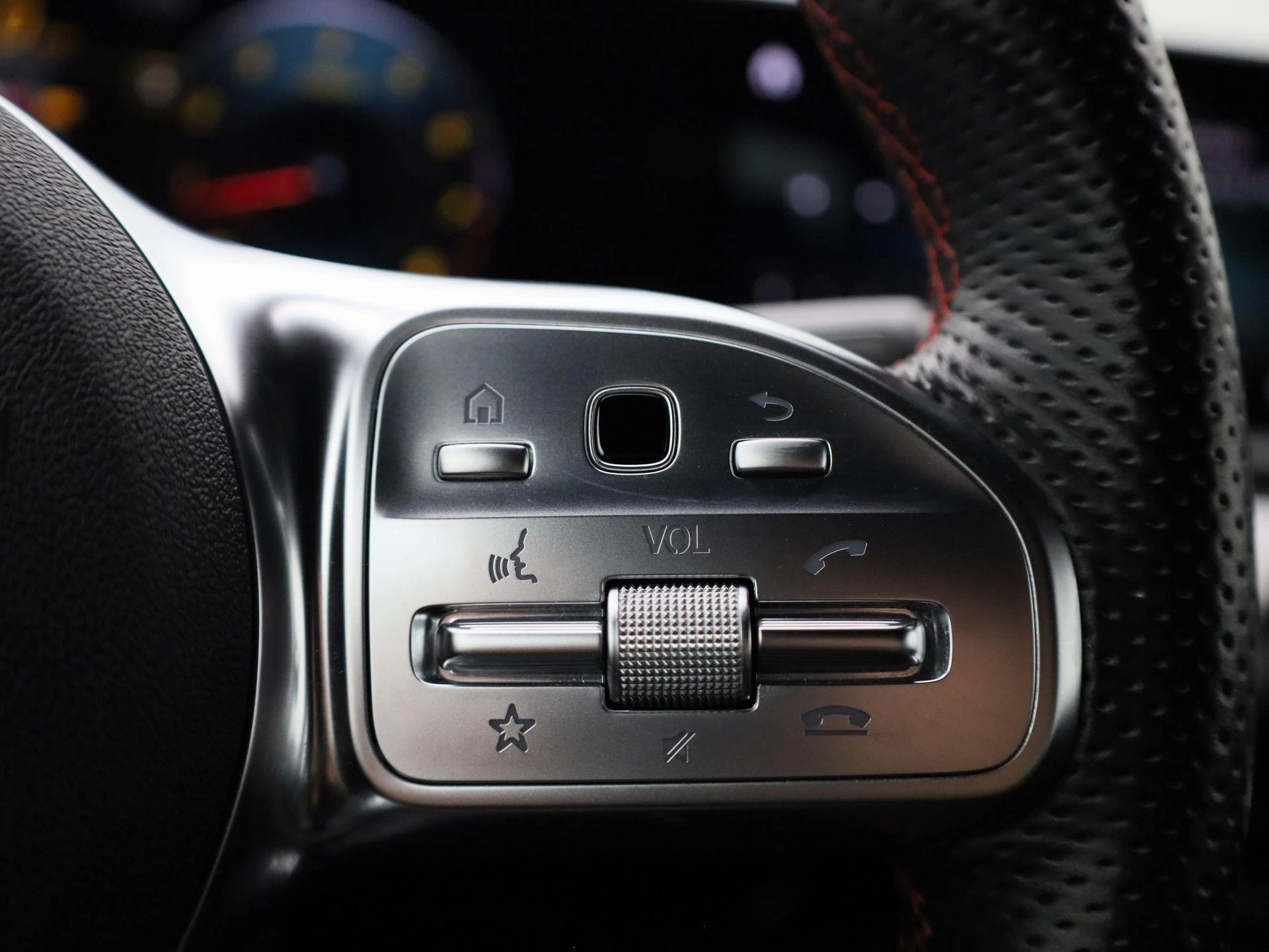 Mercedes-Benz-CLA-image-20