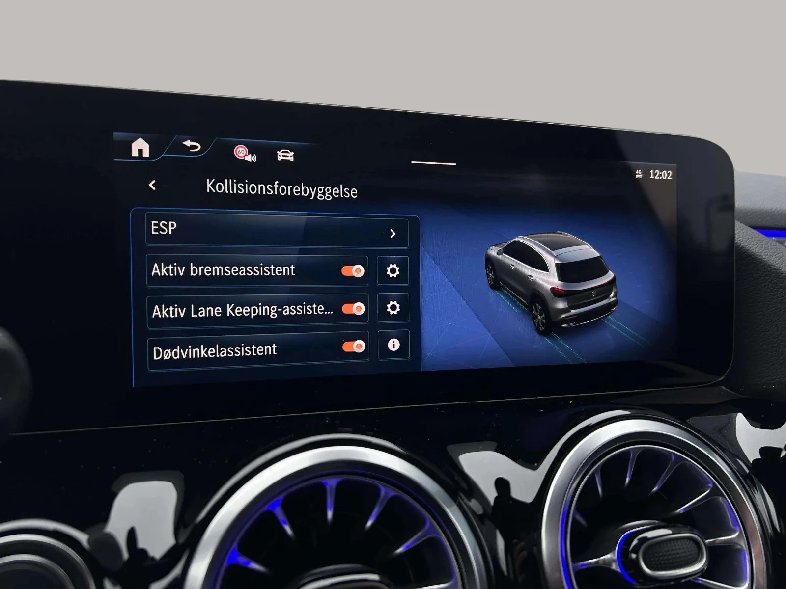 Mercedes-Benz-EQA-image-16