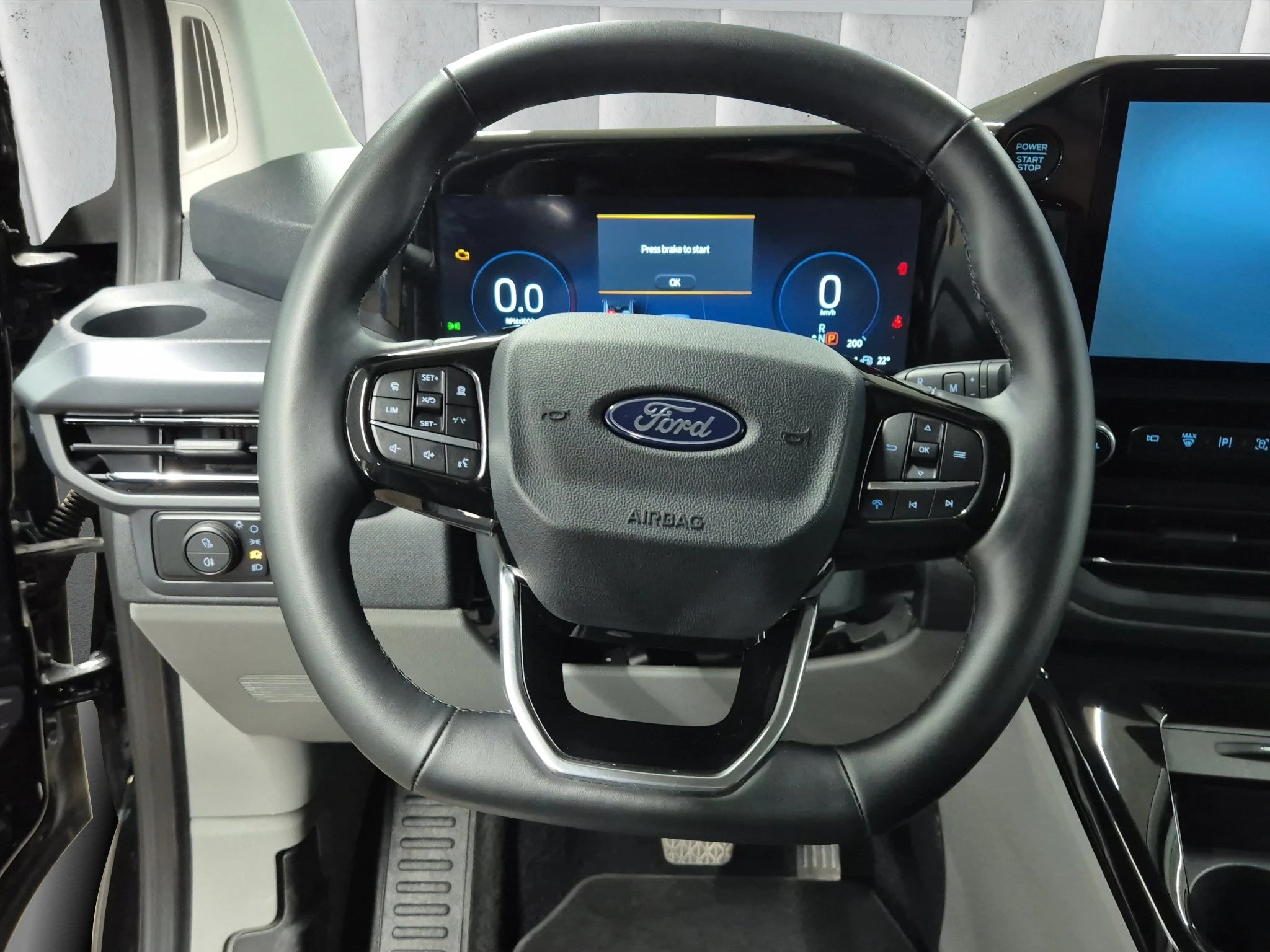 Ford-Tourneo Custom-image-12