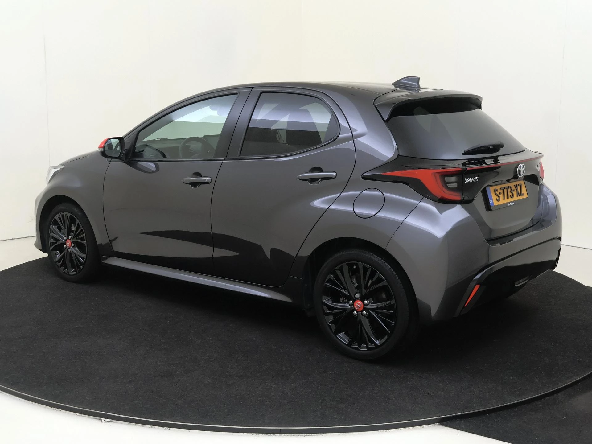 Toyota-Yaris-image-2