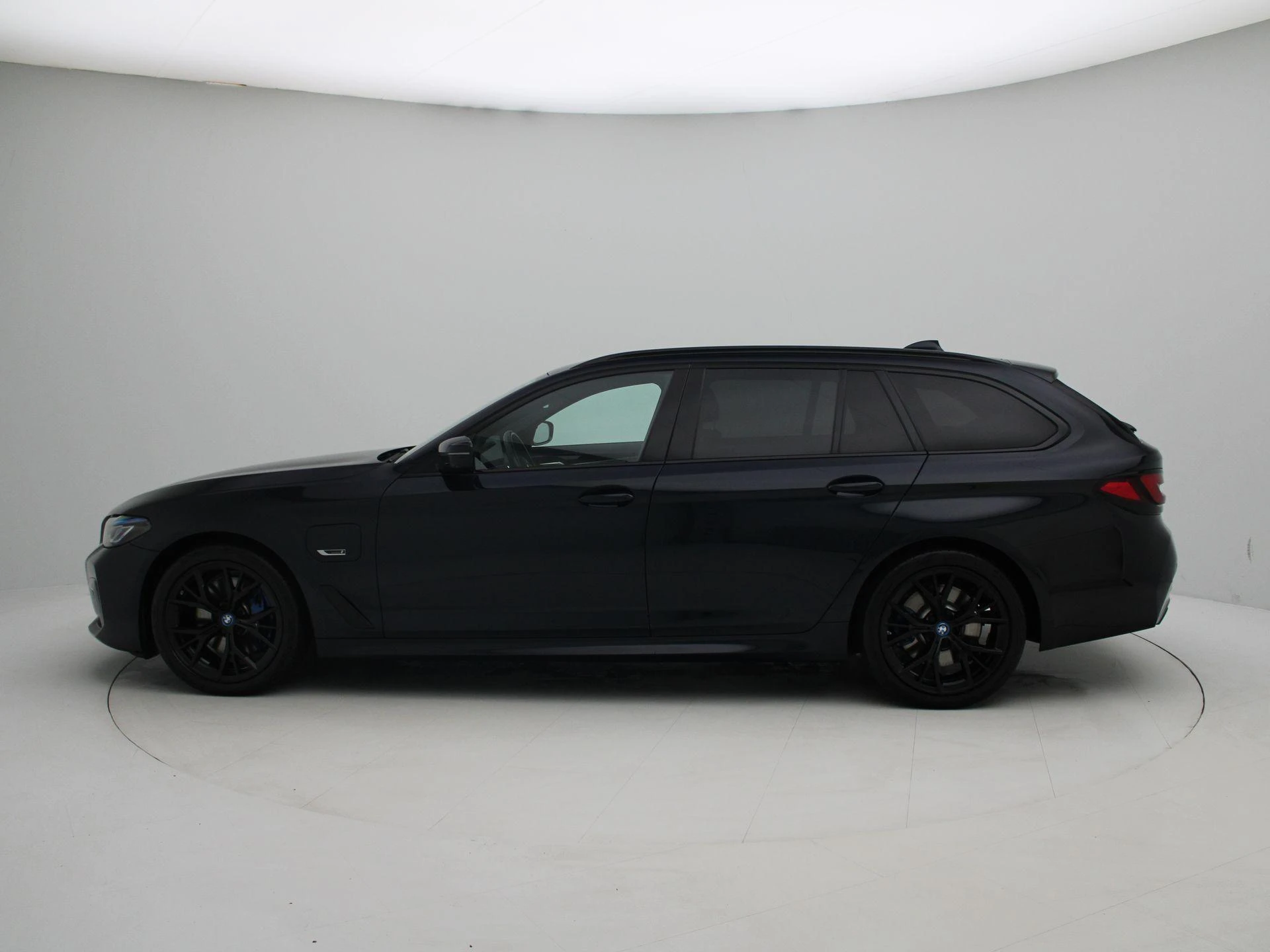 BMW-5 Serie-image-4