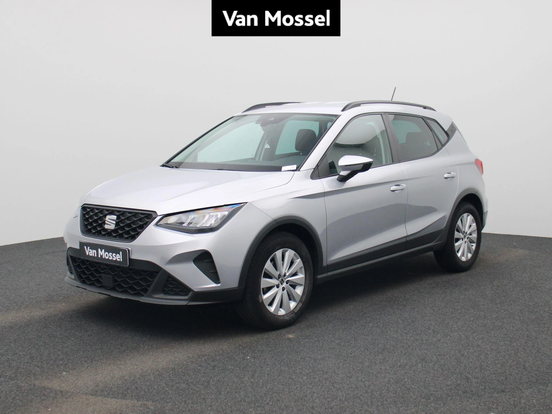 SEAT-Arona-image-0