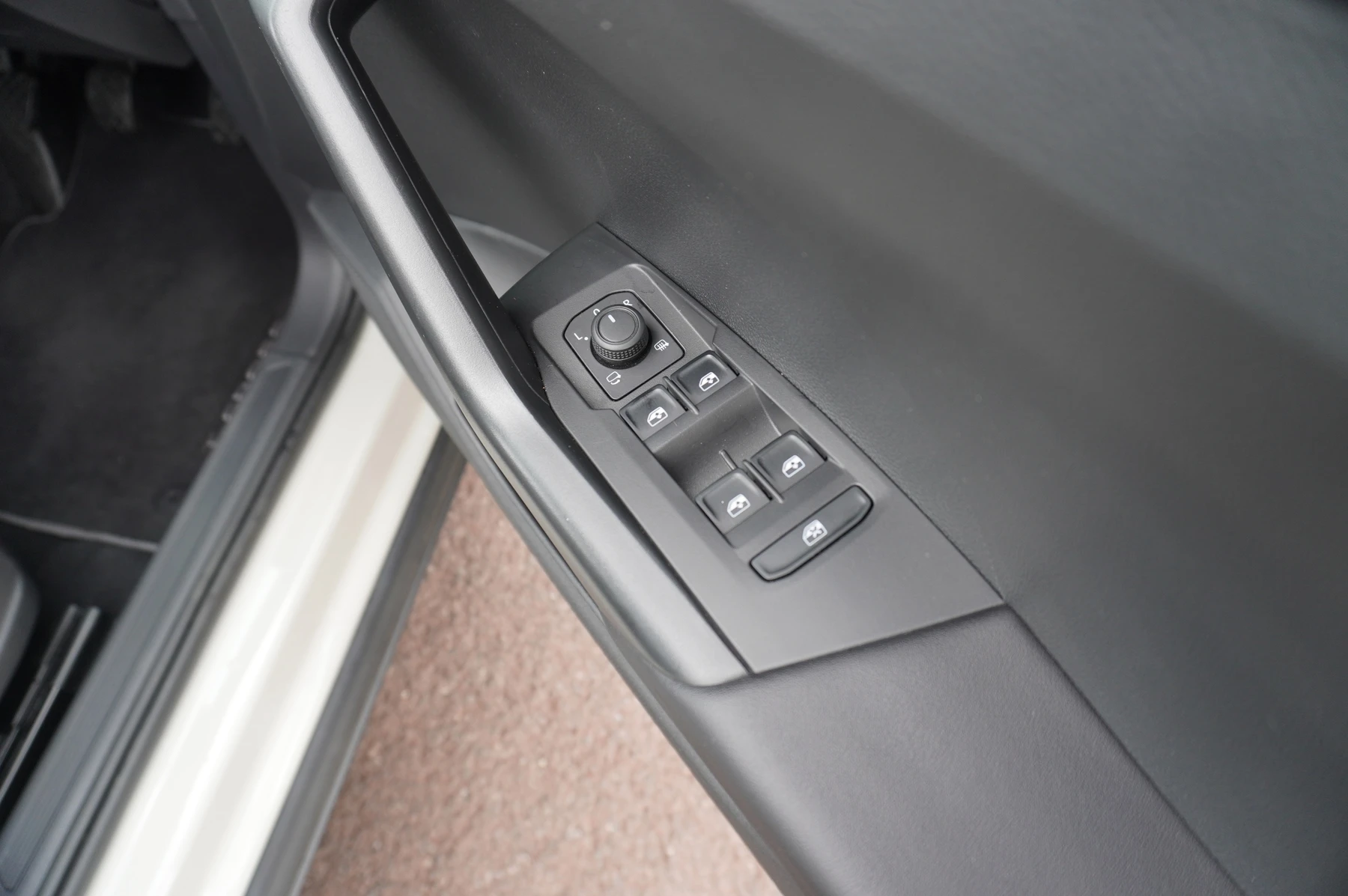 Volkswagen-T-Cross-image-17