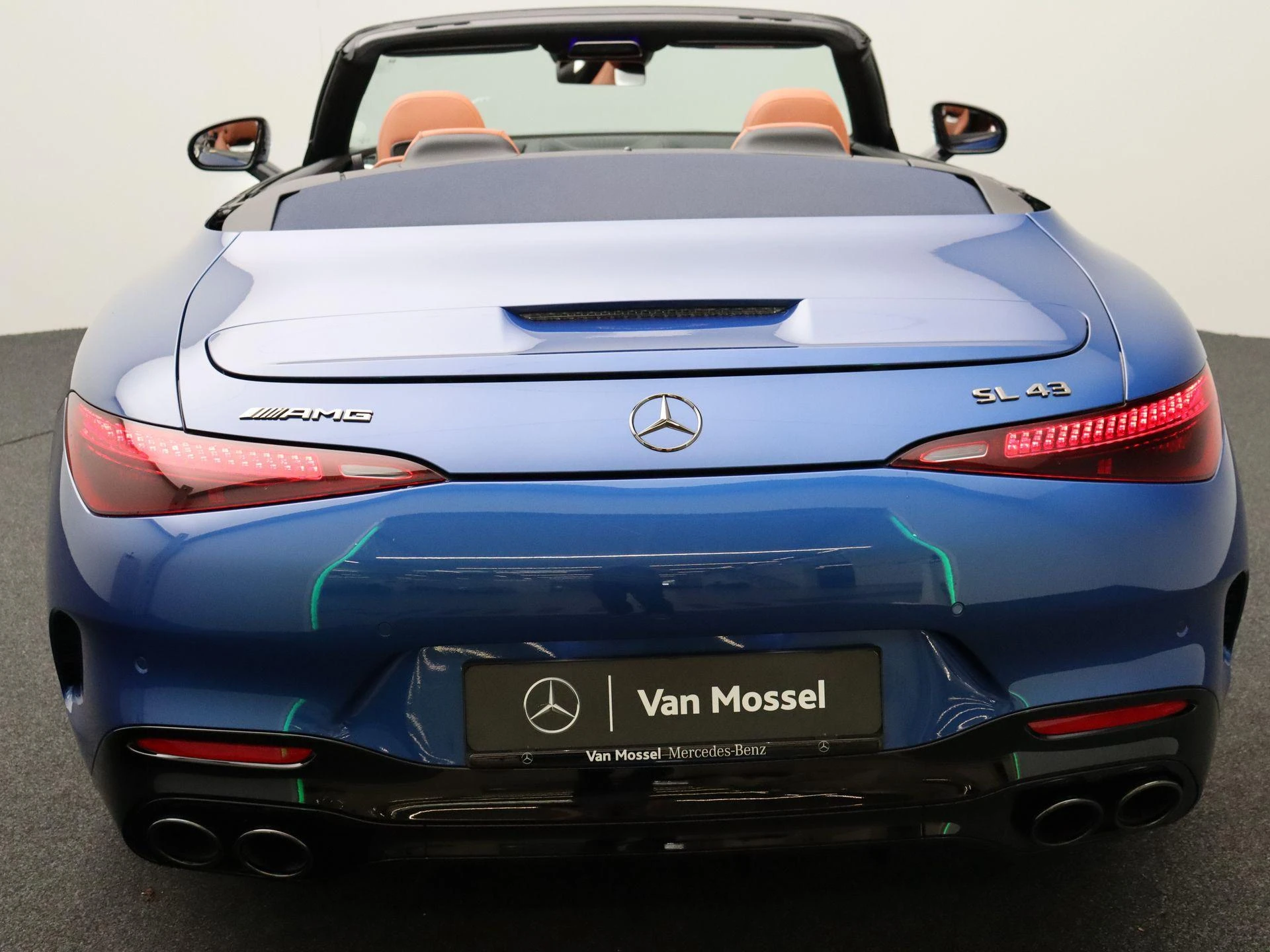 Mercedes-Benz-SL-image-23