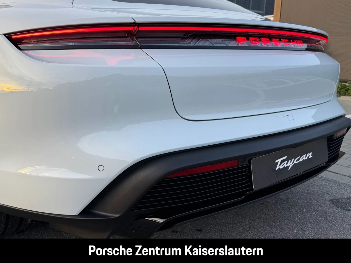 Porsche Taycan 4 Black Edition HA-Lenkung InnoDrive LED black edition