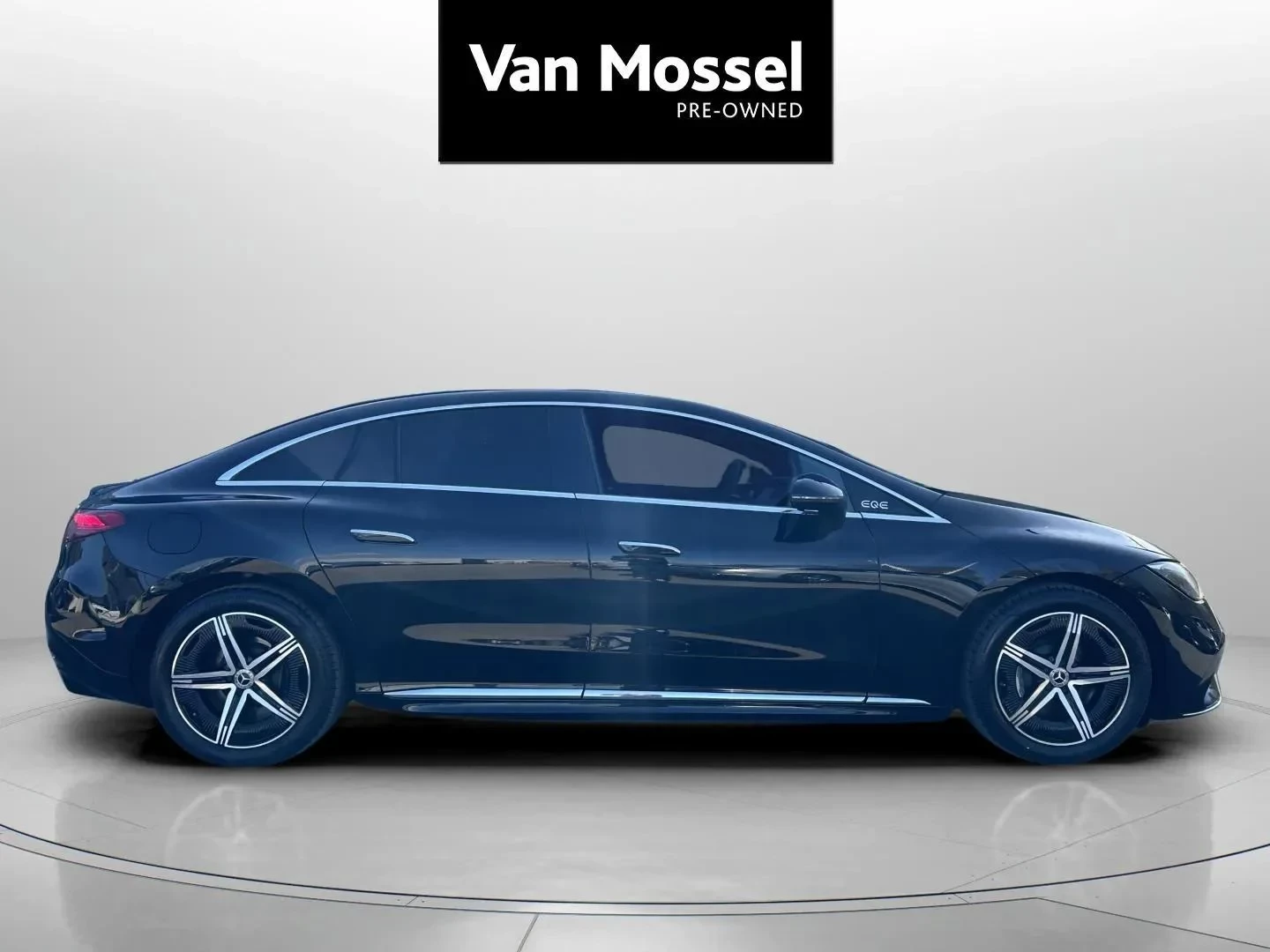 Mercedes-Benz-EQE-image-3