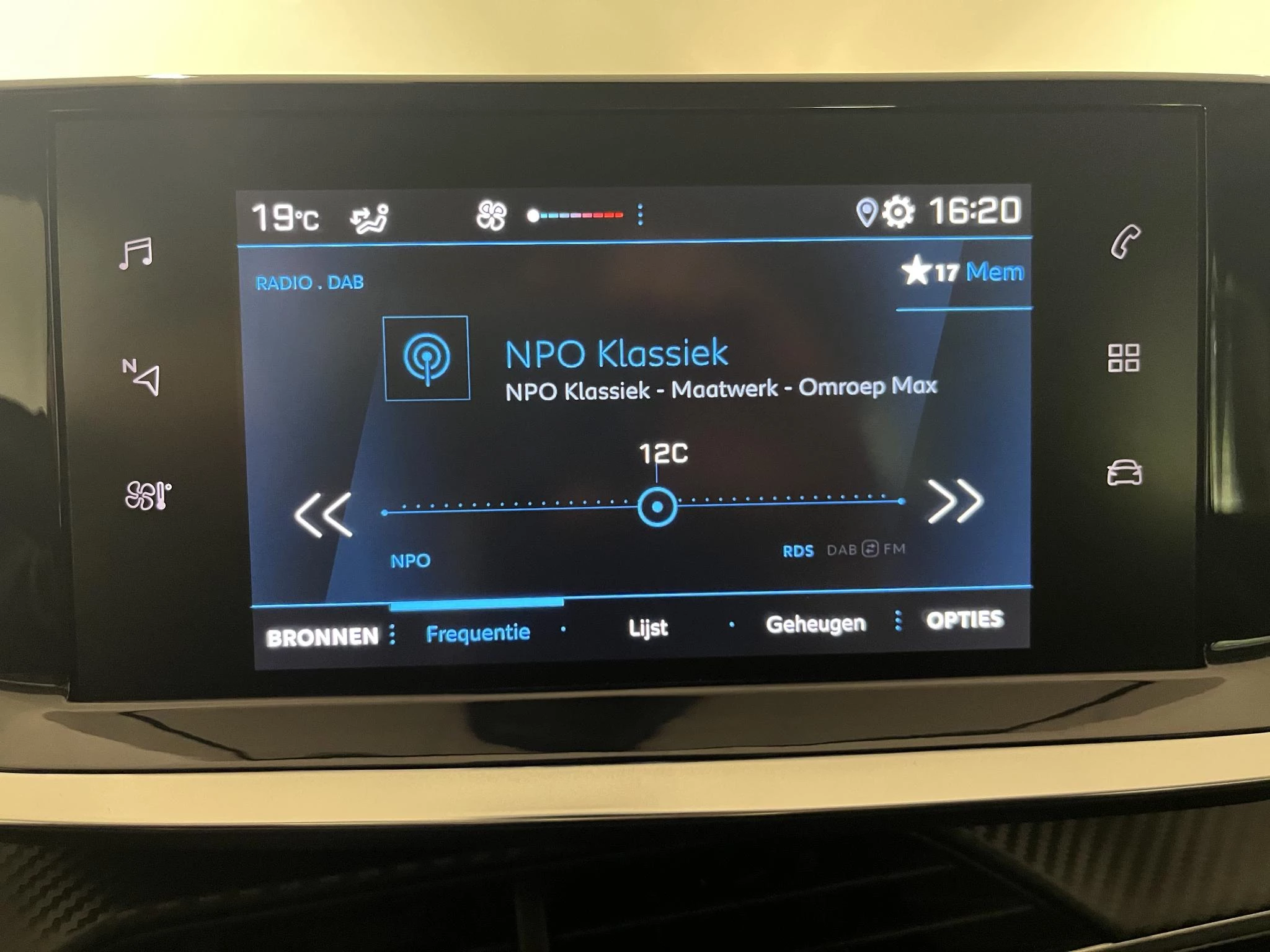 Peugeot-208-image-10