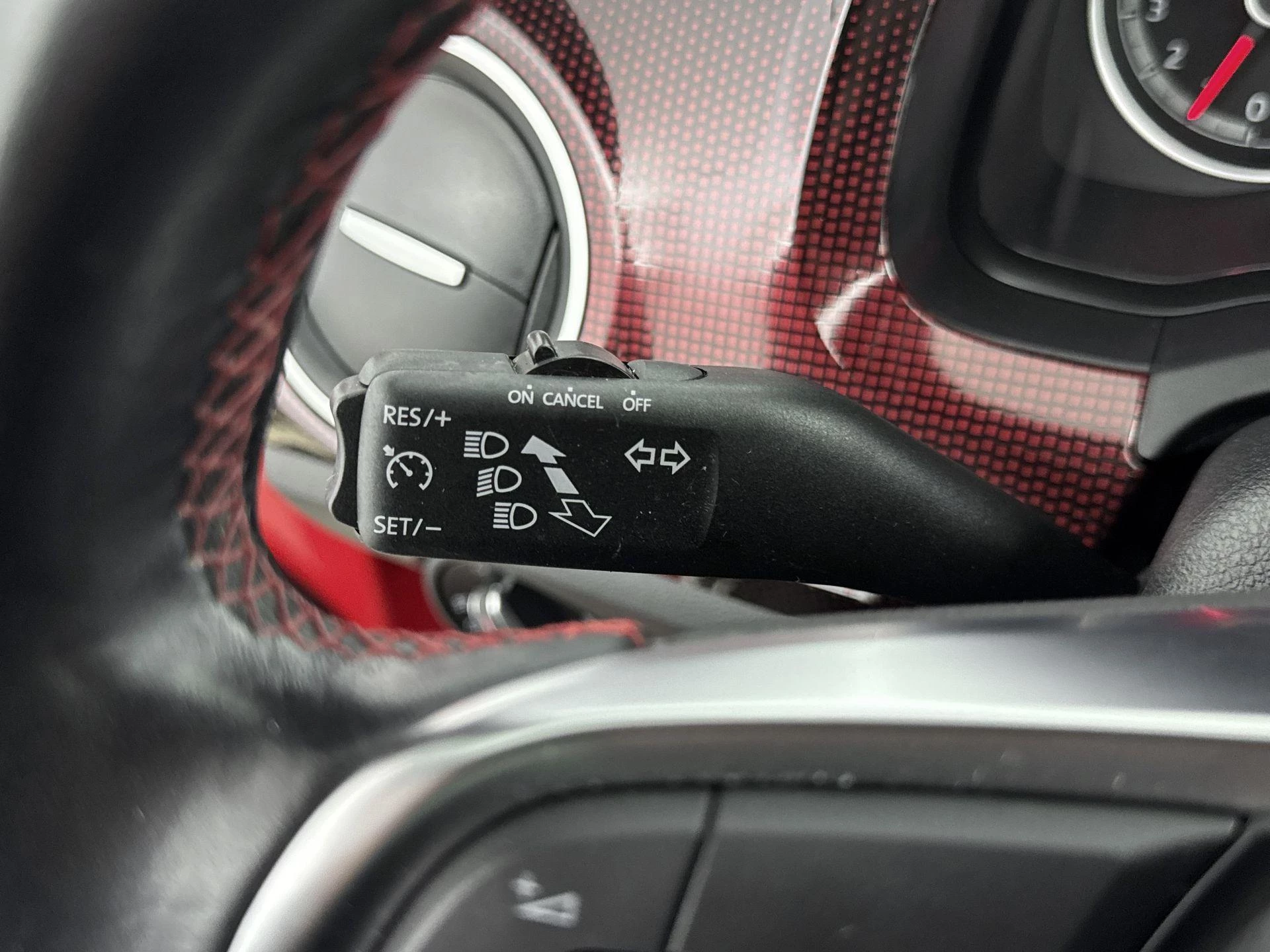 Volkswagen-up!-image-5