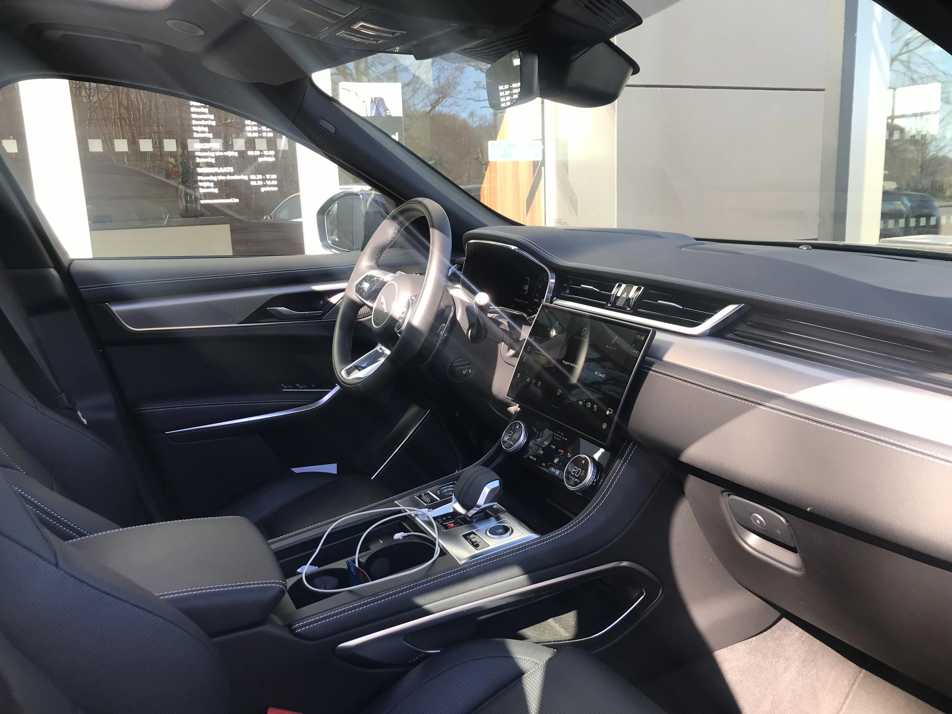 Jaguar-F-PACE-image-2