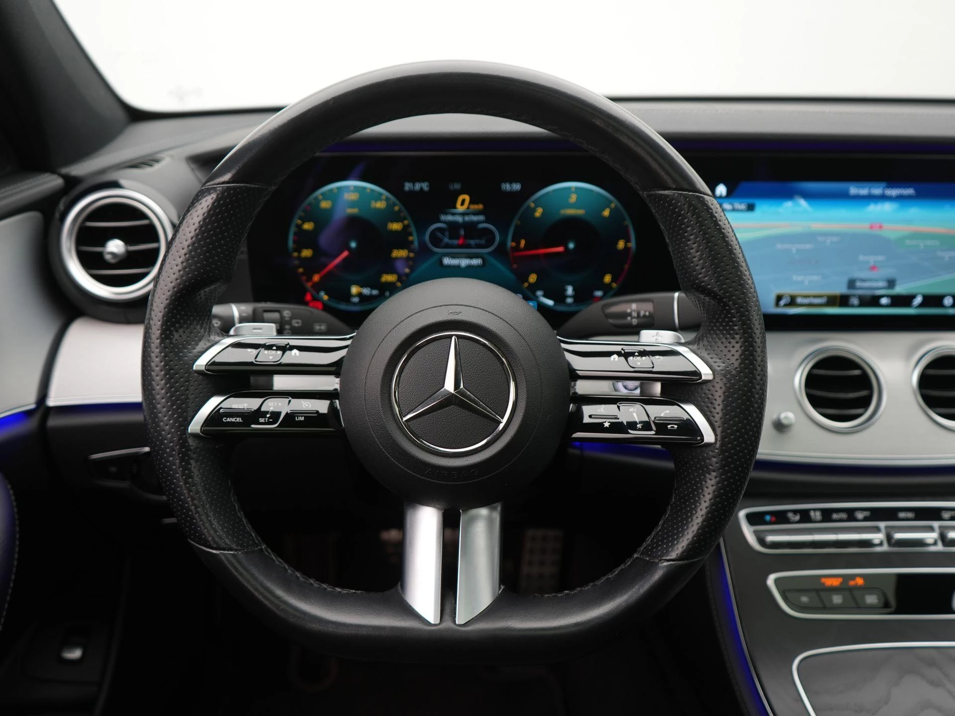 Mercedes-Benz-E-Klasse-image-8