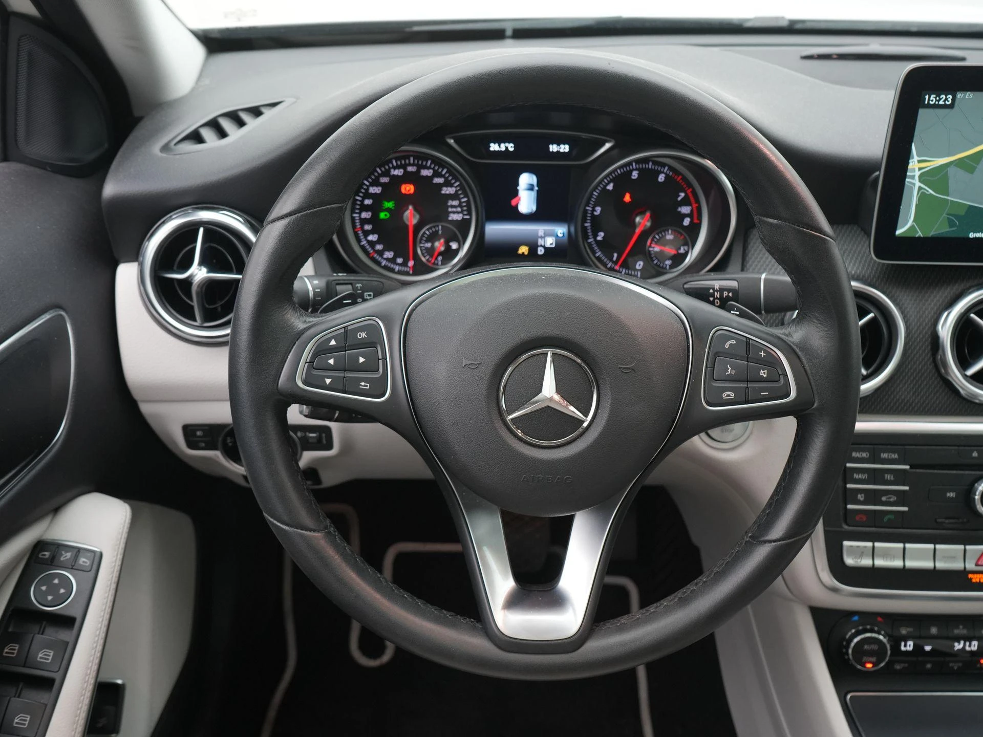 Mercedes-Benz-GLA-image-7