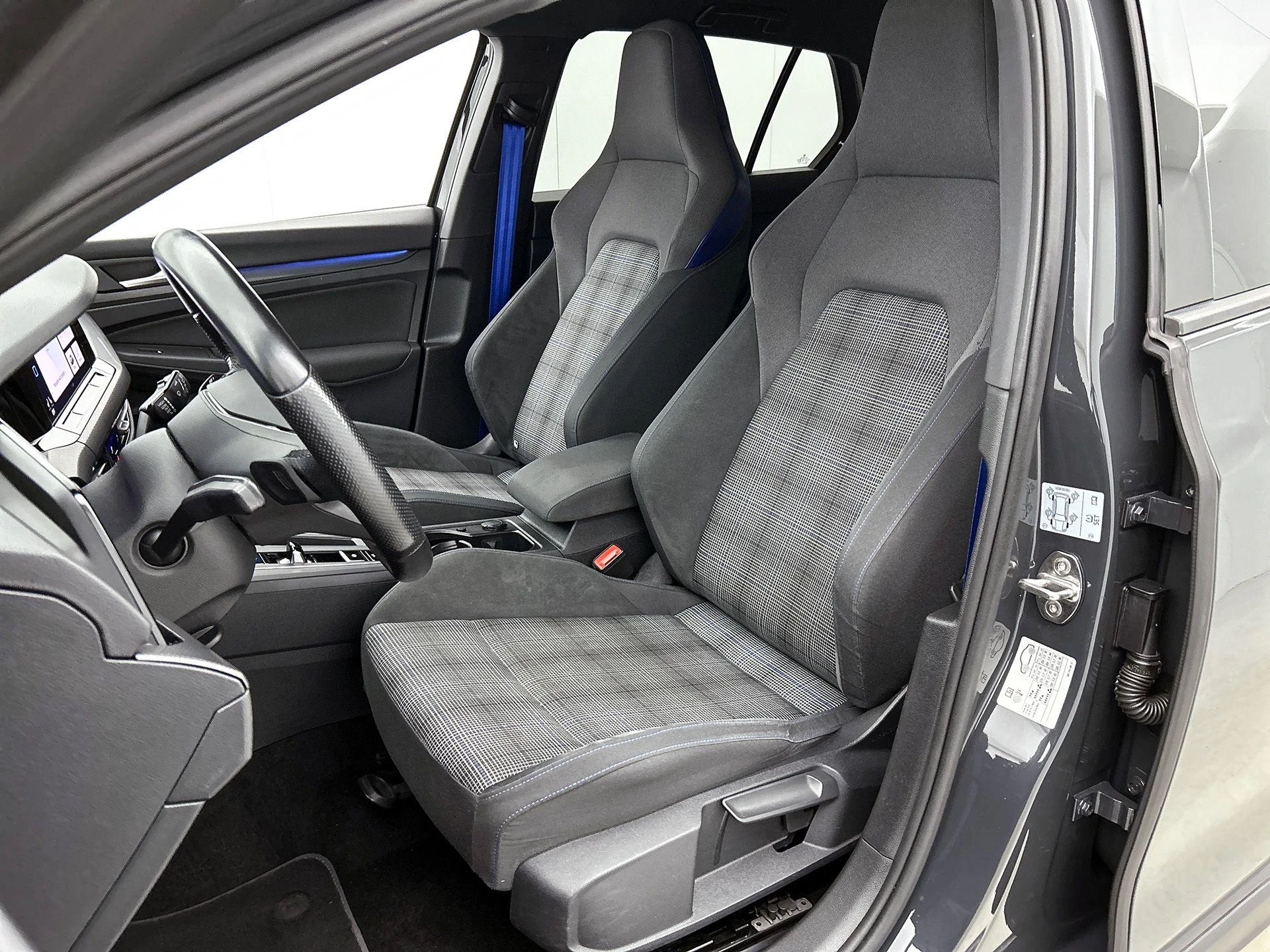 Volkswagen-Golf-image-35