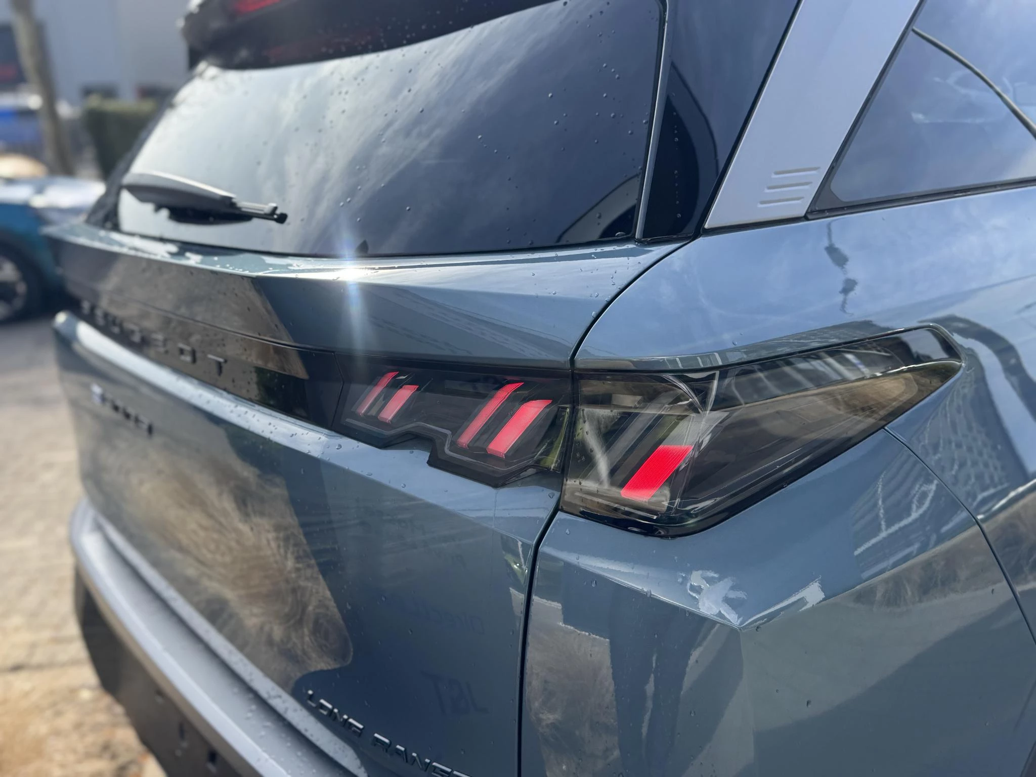 Peugeot-e-5008-image-12