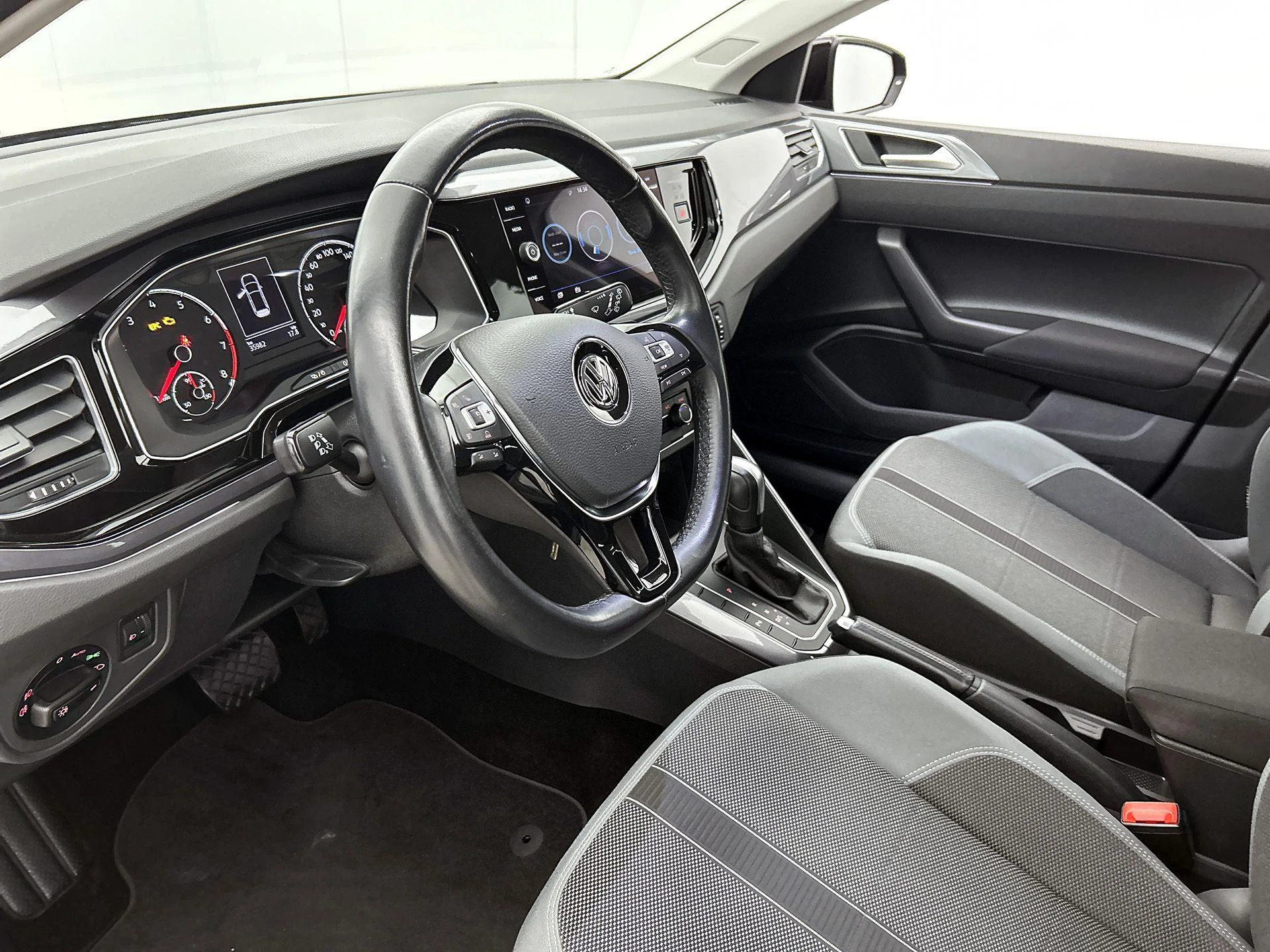 Volkswagen-Polo-image-20