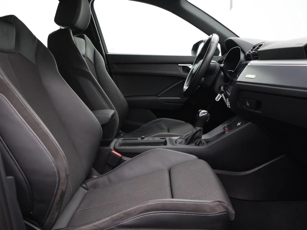 Audi Q3 PHEV Audi Q3 PHEV 45TFSIe 245PK *AUTOMAAT*LEDER*CAMERA*PDC*NAVI*CRUISE*...*