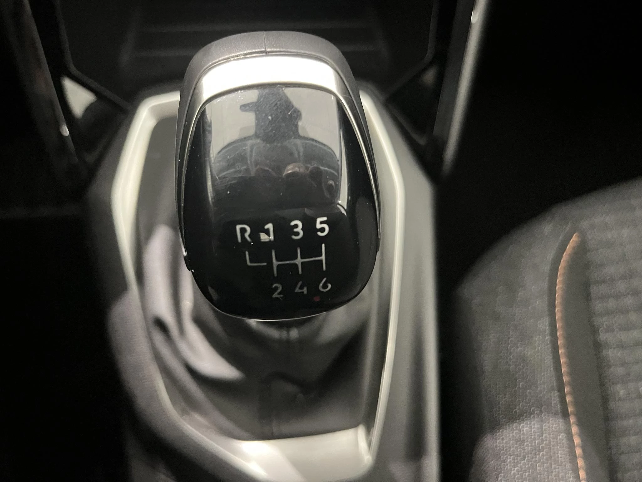 Peugeot-208-image-11