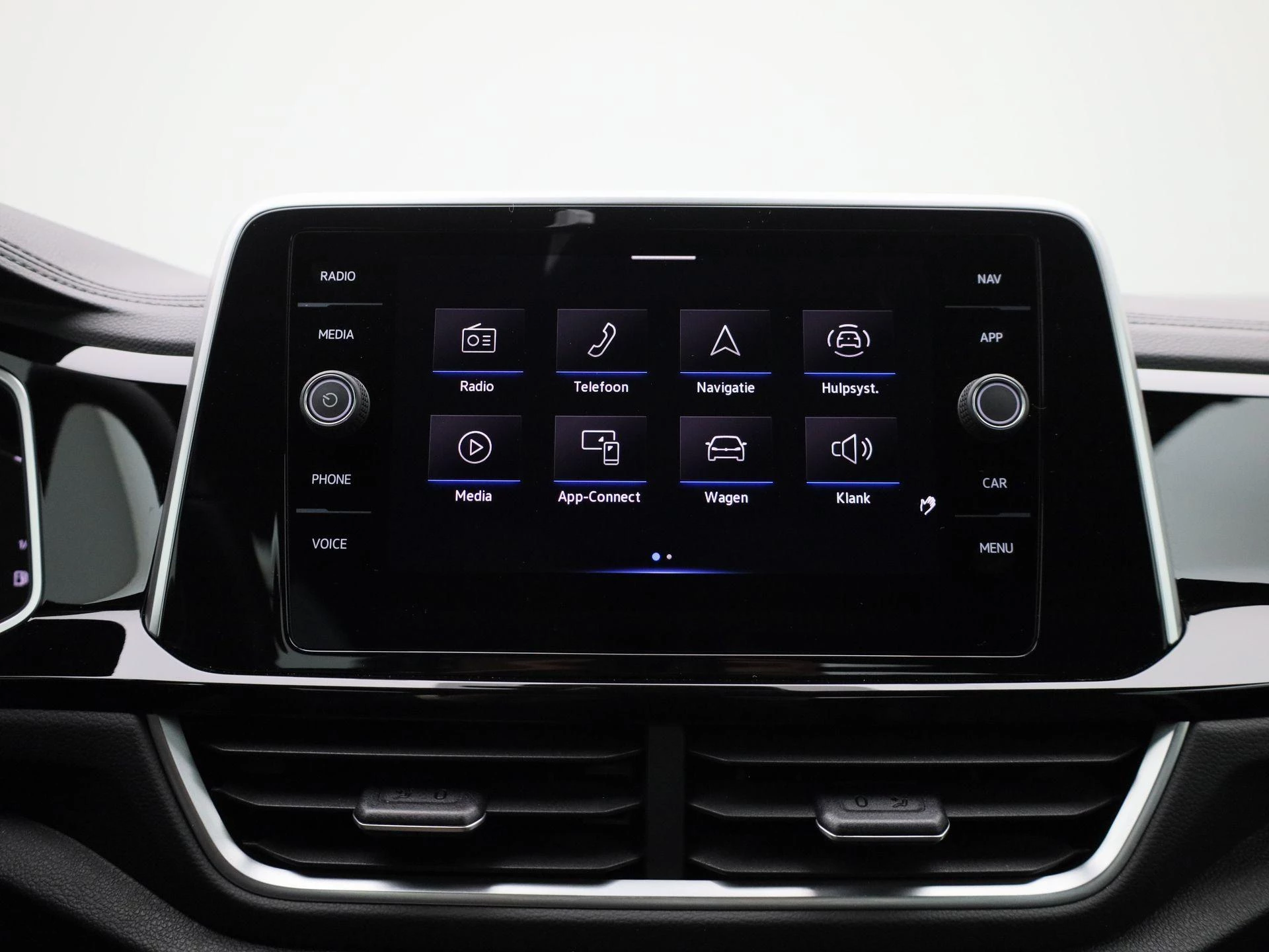 Volkswagen-T-Roc-image-30