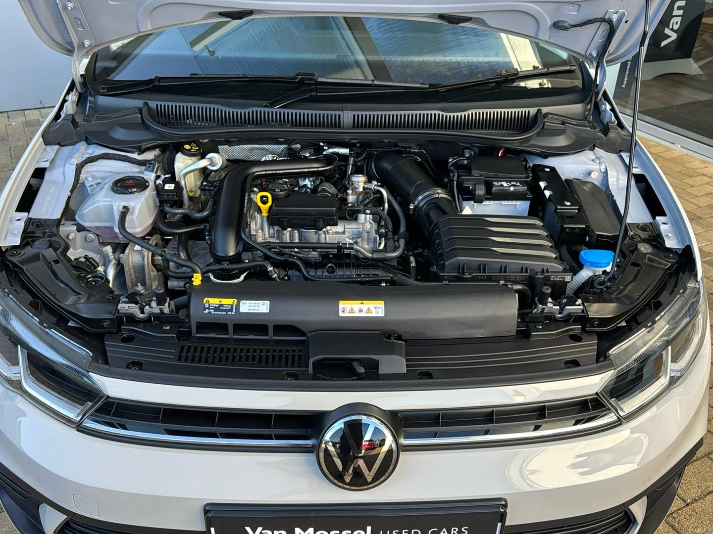 Volkswagen-Polo-image-13