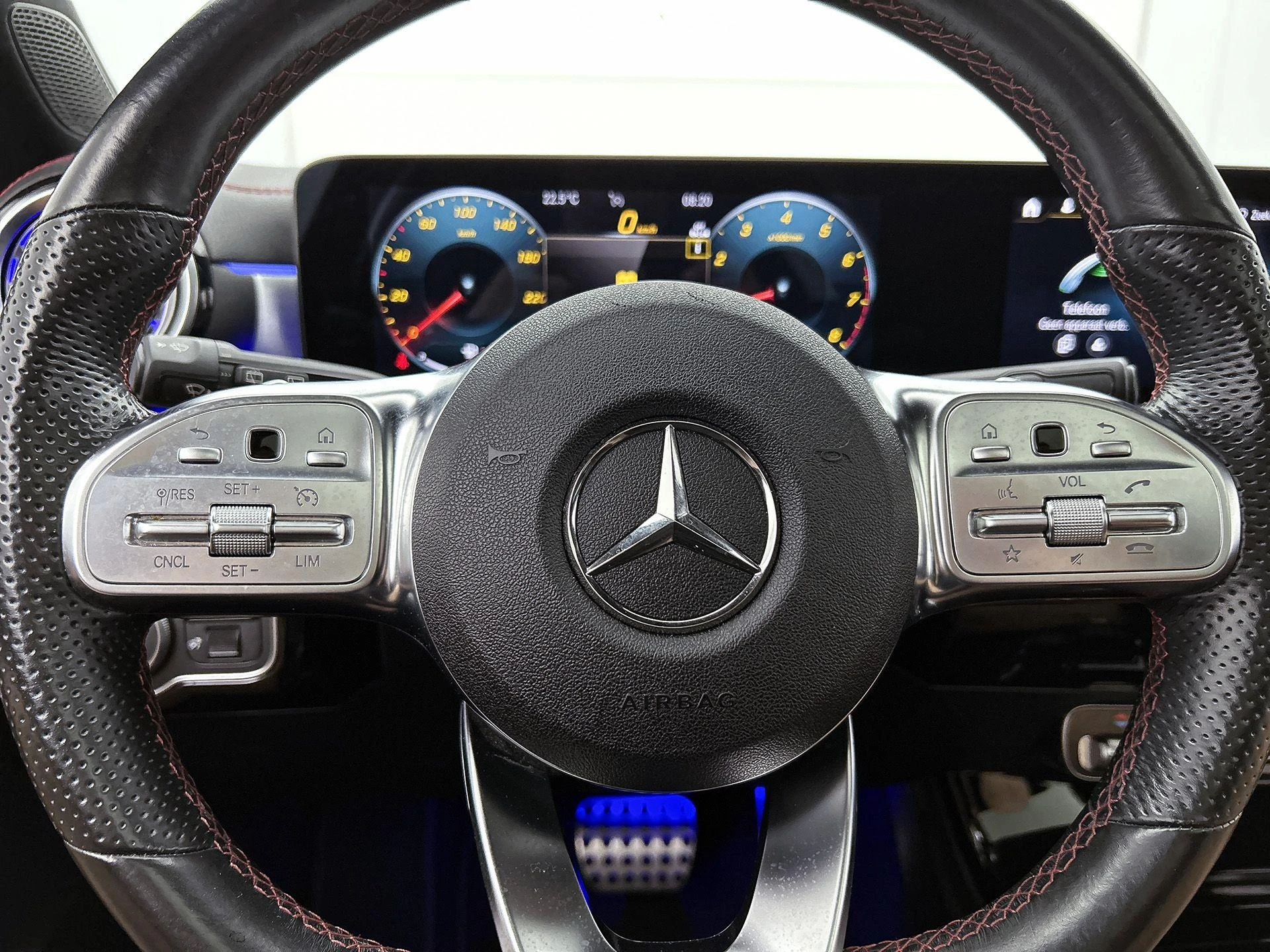 Mercedes-Benz-CLA-image-40