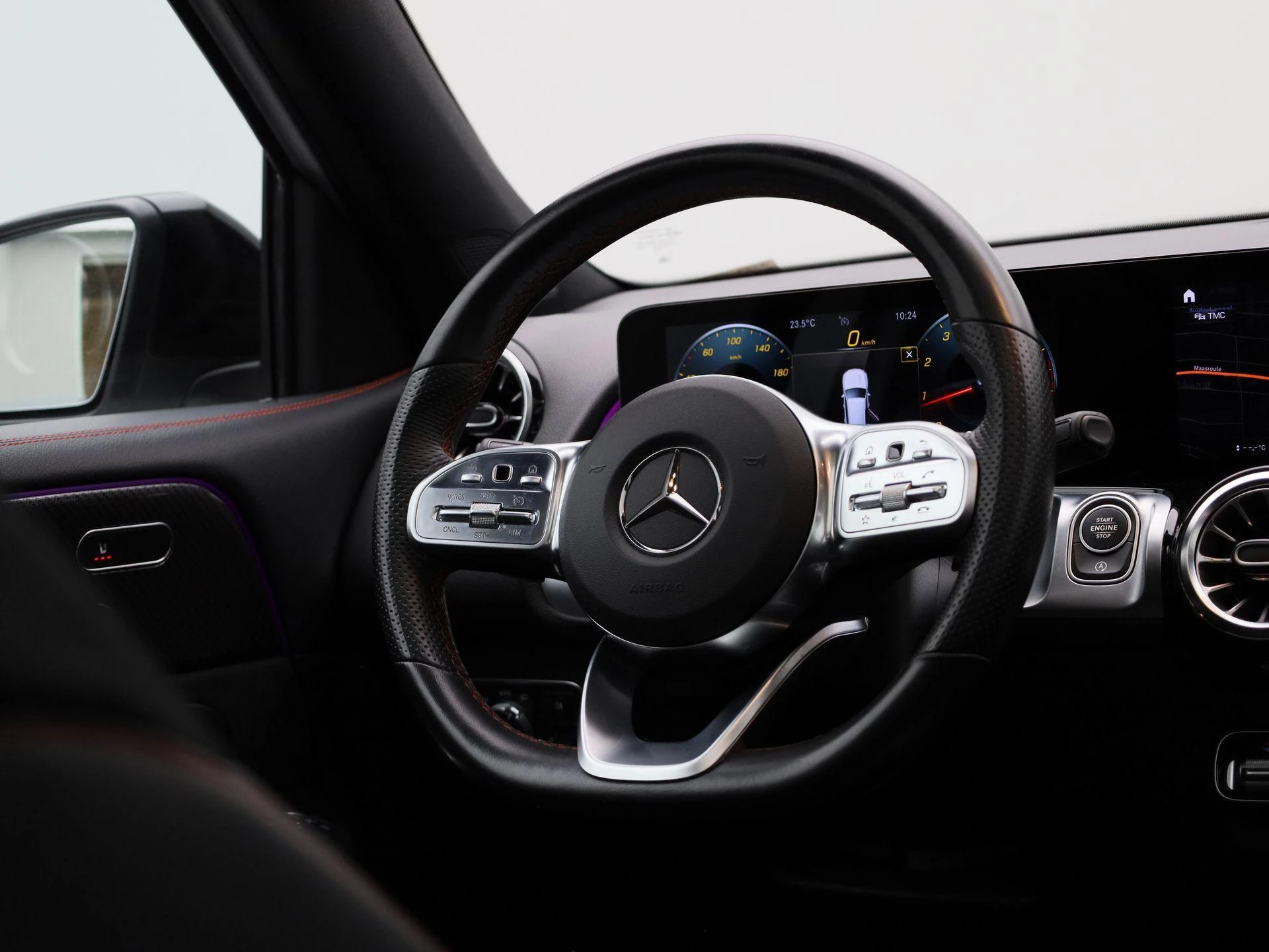 Mercedes-Benz-GLB-image-43