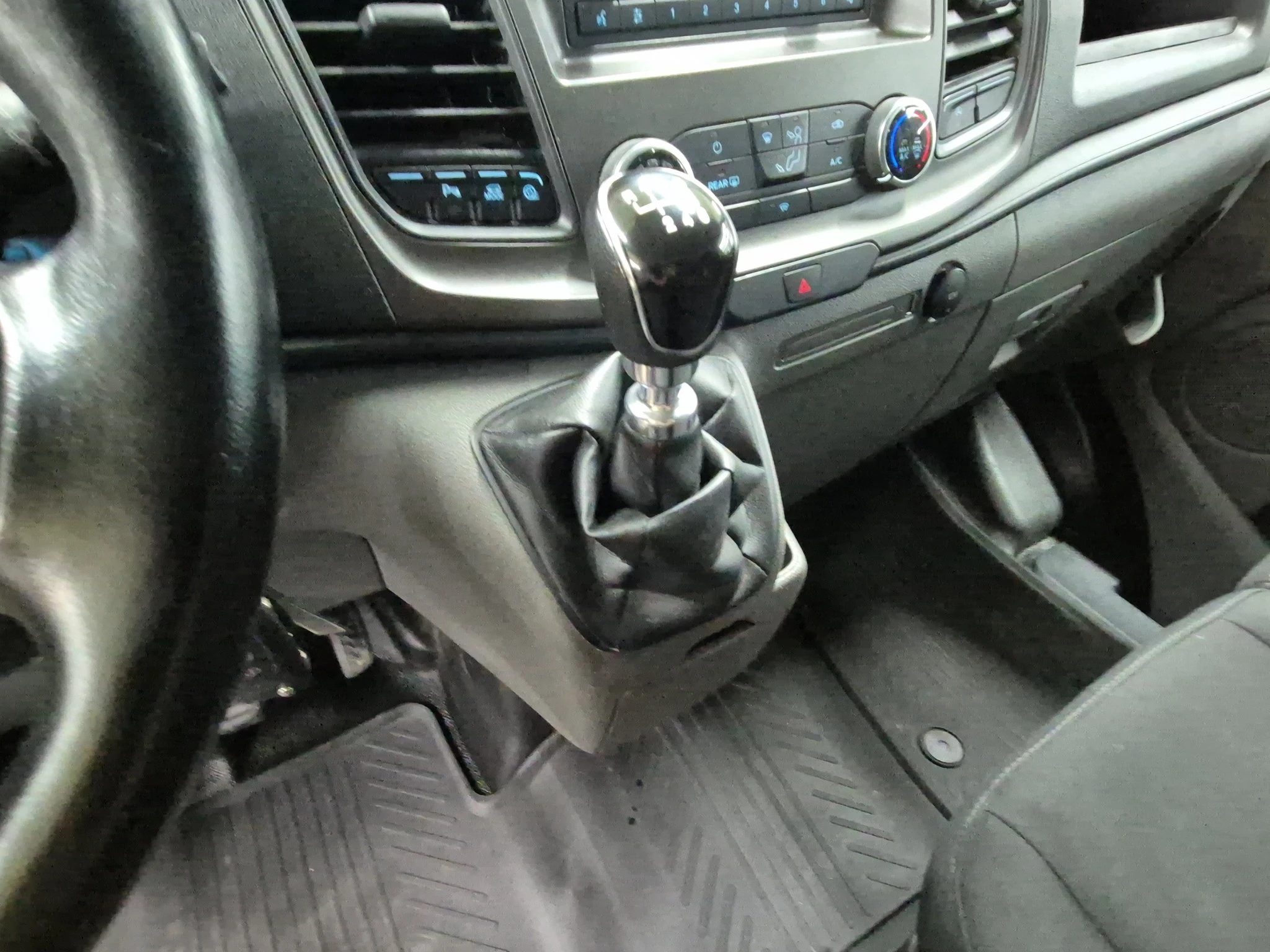 Ford-Transit Custom-image-13