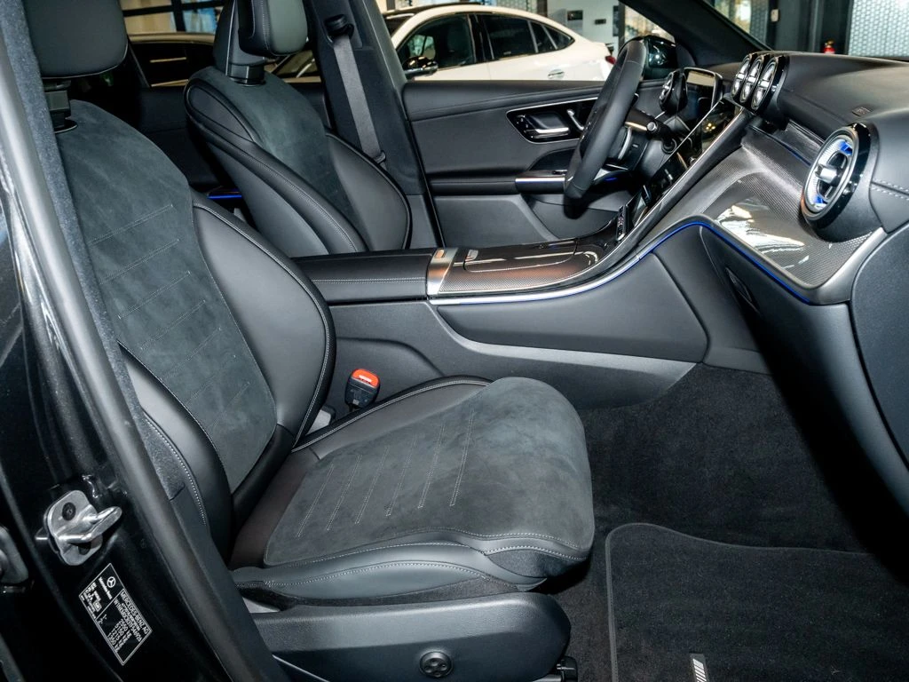 Mercedes-Benz-GLC 200 d-image-10