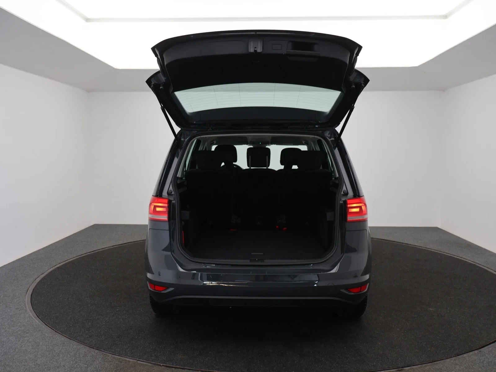 Volkswagen Touran Touran 2.0 TDi 122PK *VIRTUAL COCKPIT*ALCANTARA*PC*BLTH*APP CONNECT*ZETELVERWARMING*AIRCO*KEYLESS GO*...*