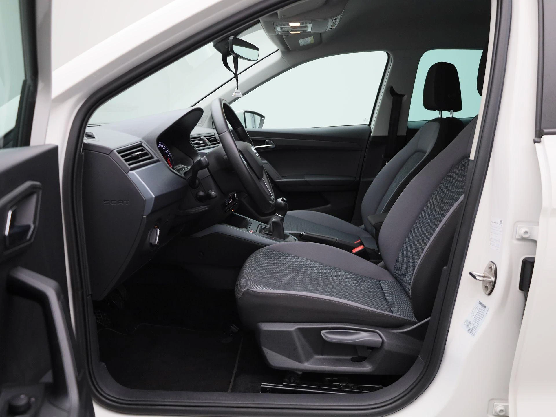 SEAT-Arona-image-10