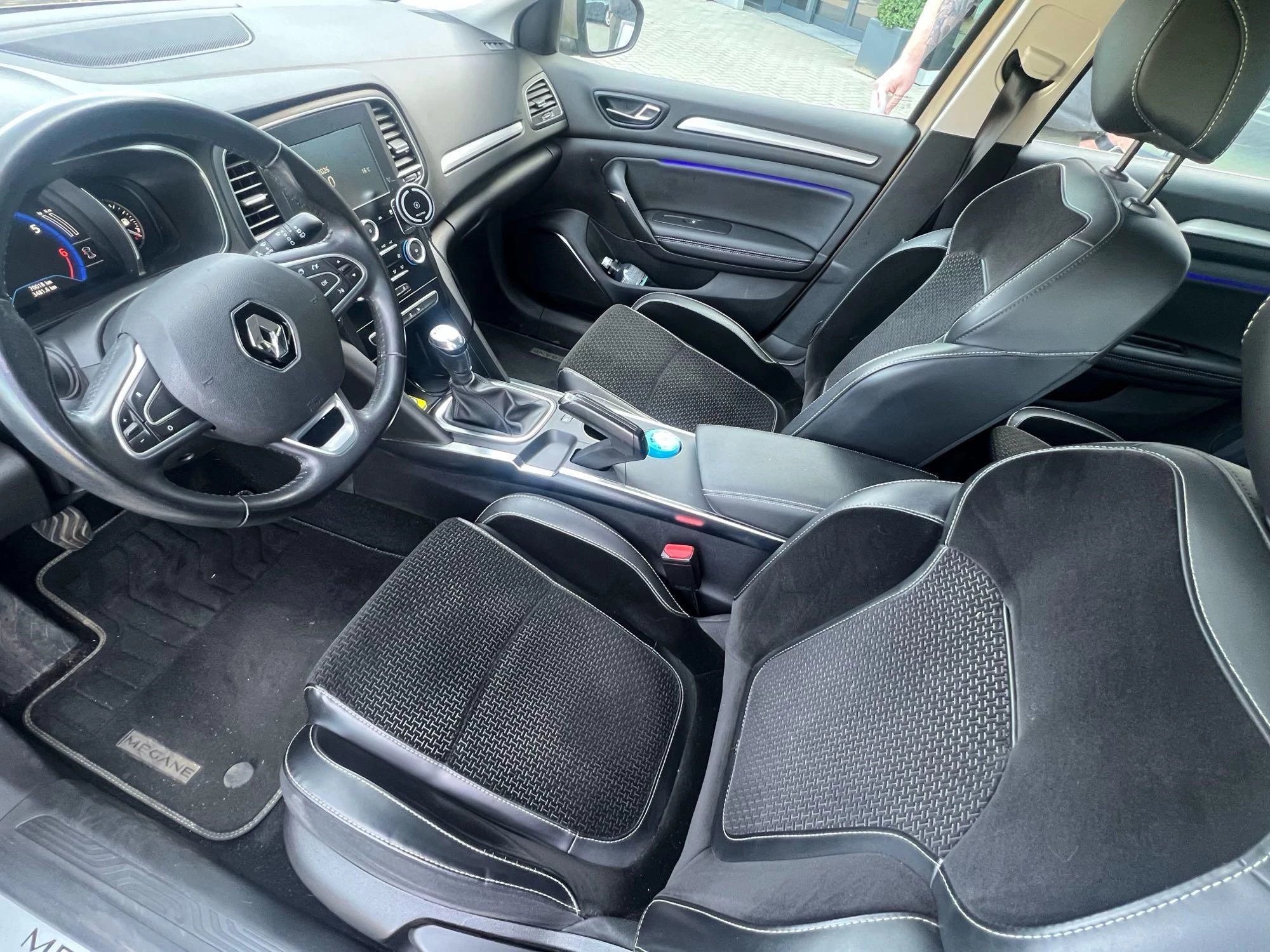 Renault-Mégane Grand Tour-image-26