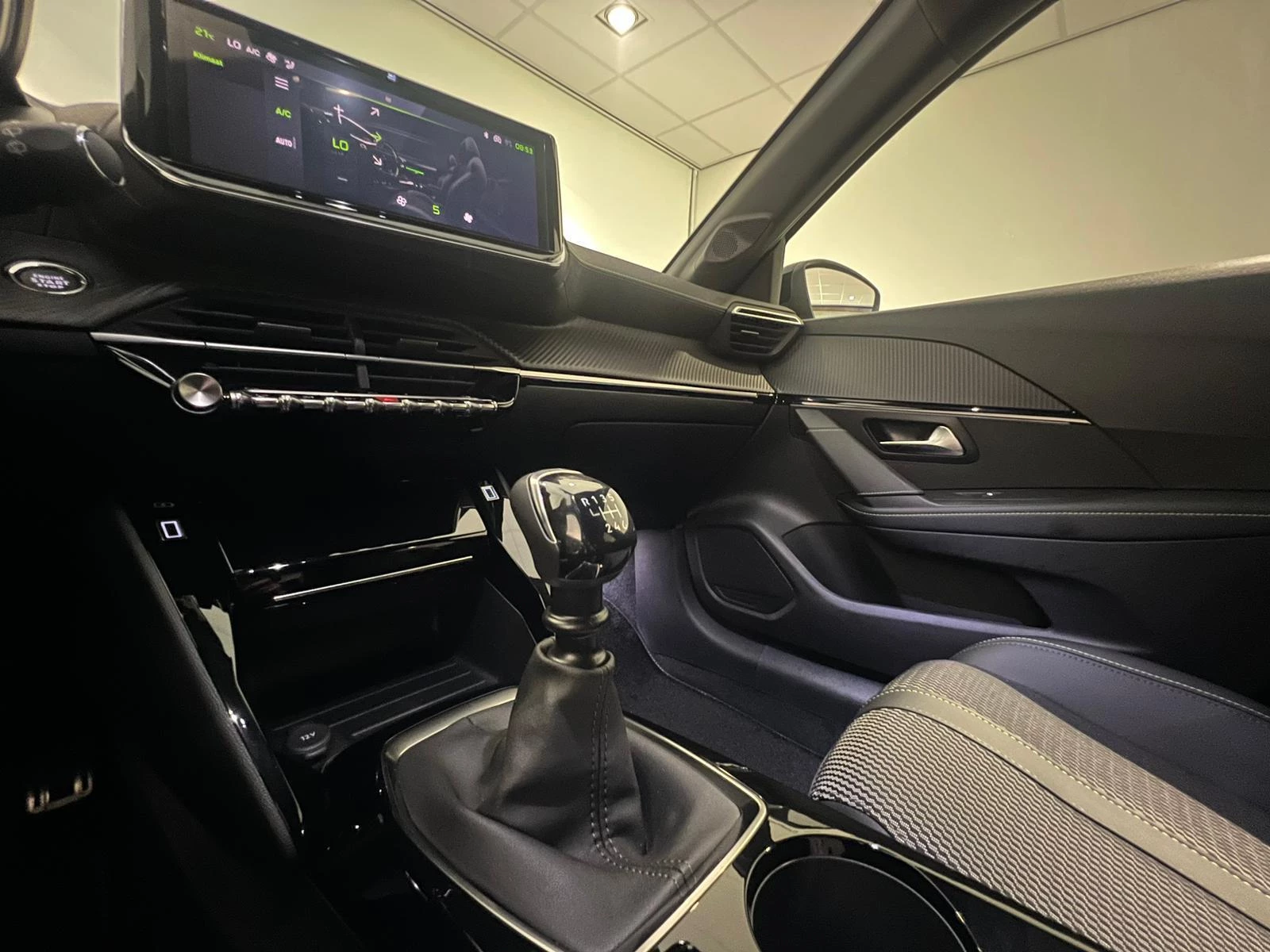 Peugeot-208-image-14