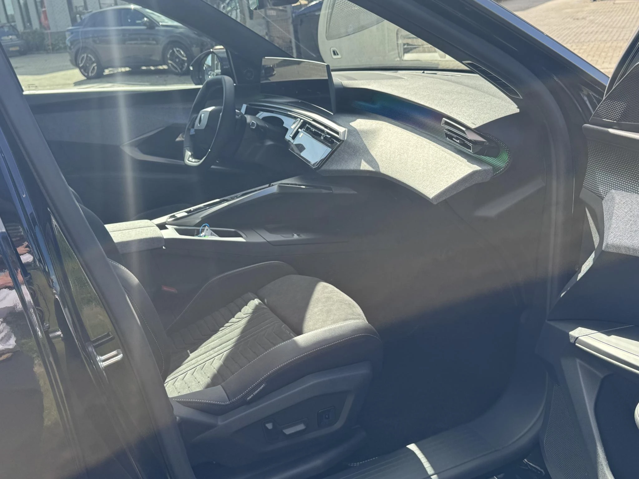 Peugeot-e-5008-image-47