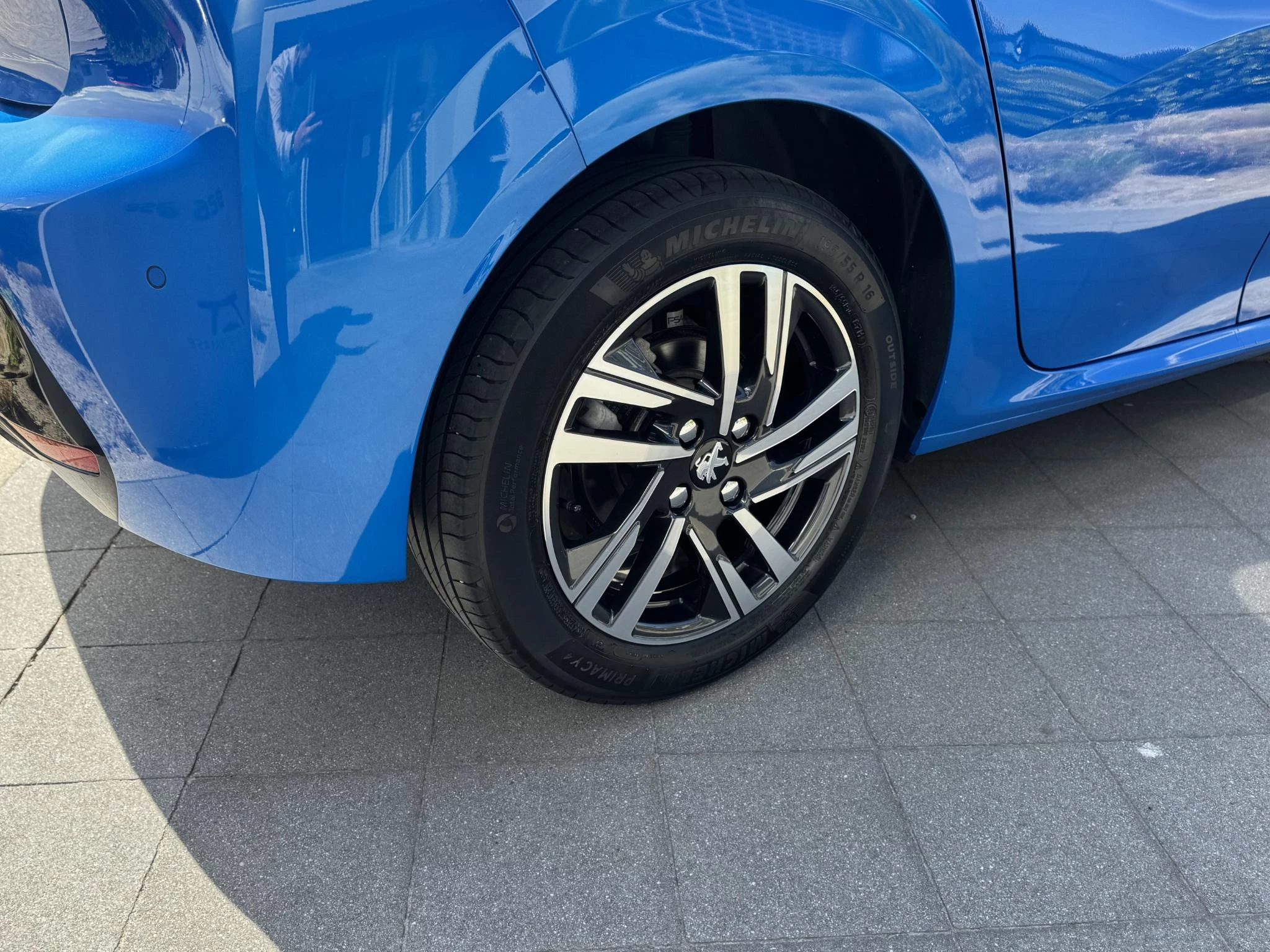 Peugeot-208-image-12