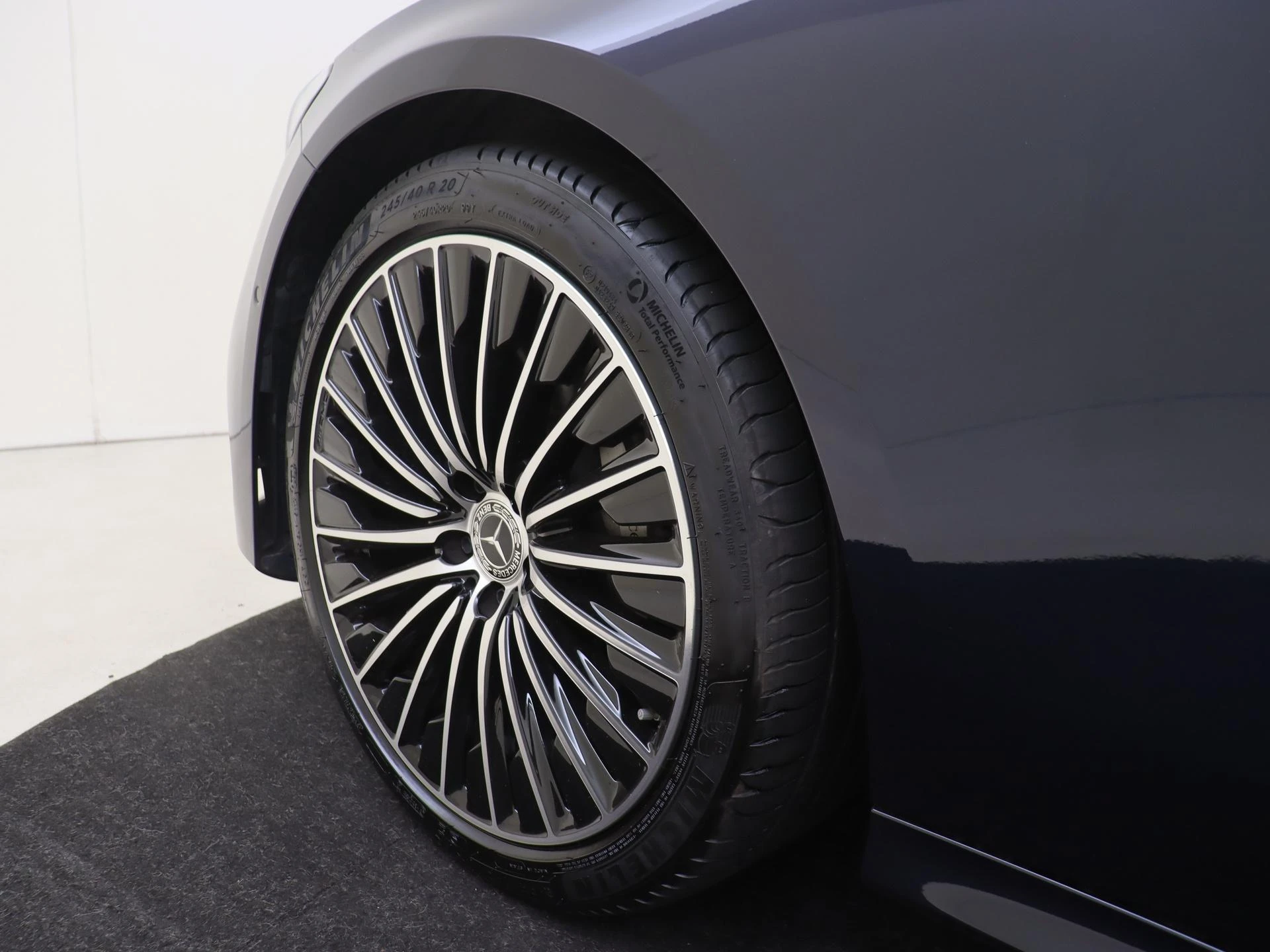 Mercedes-Benz-E-Klasse-image-30