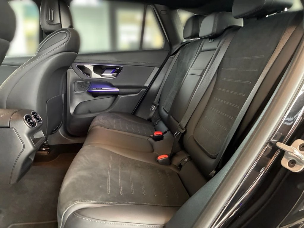 Mercedes-Benz-GLC 300 d-image-9