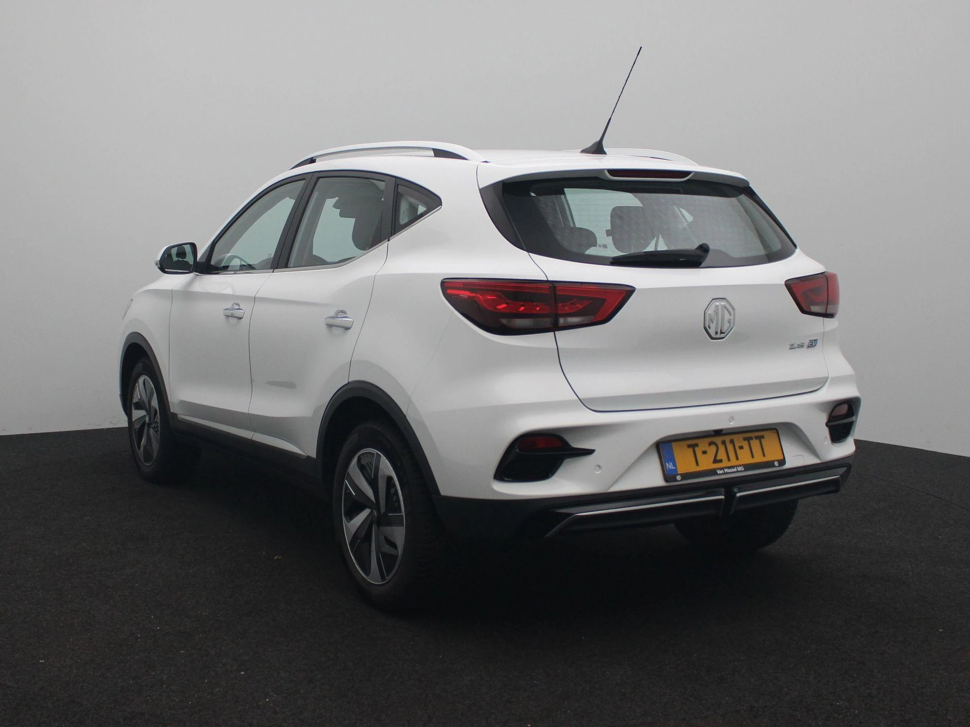 MG-ZS EV-image-1