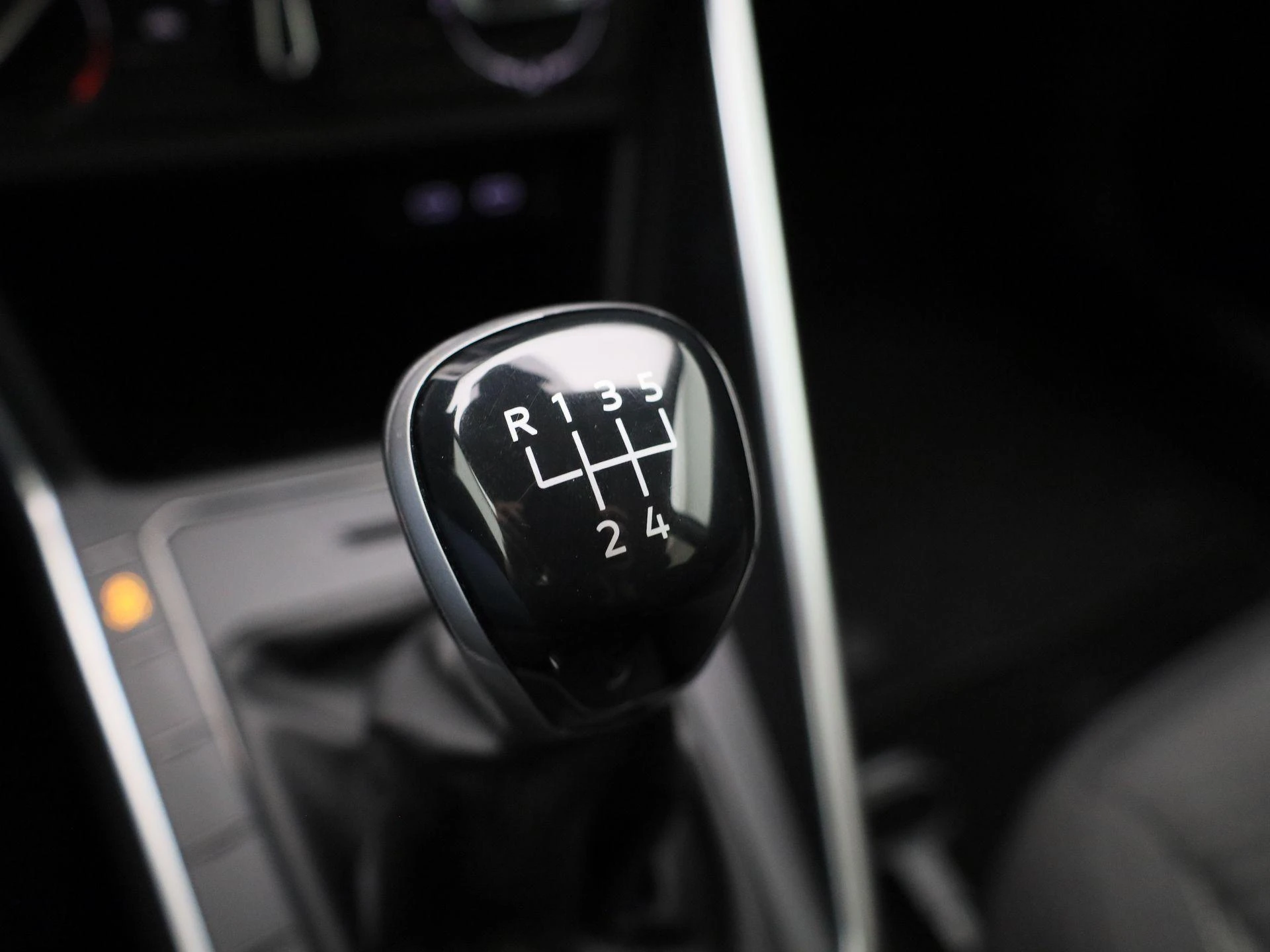 Volkswagen-Polo-image-24