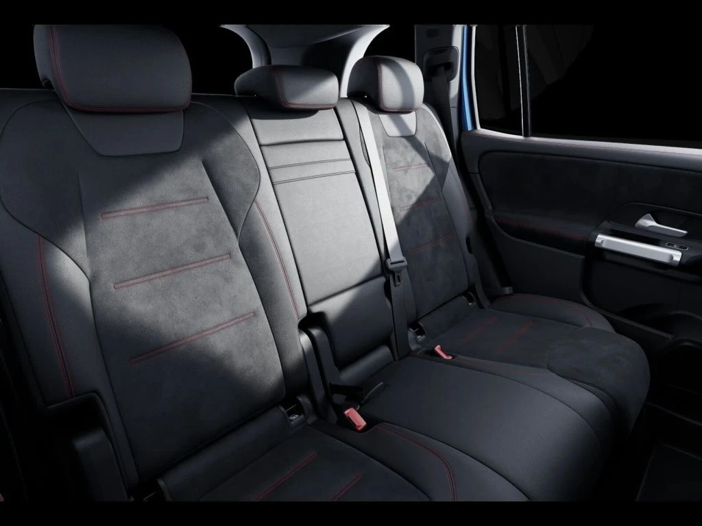 Mercedes-Benz-GLB 200-image-11