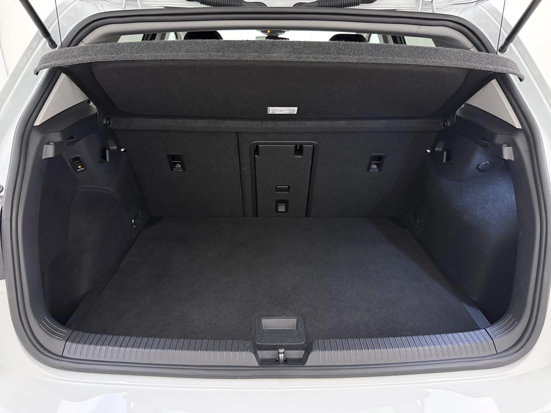 Volkswagen-Golf-image-3