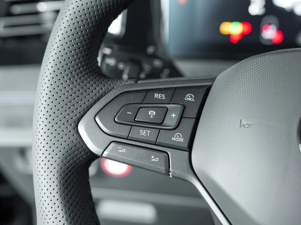 Volkswagen-Tiguan-image-17