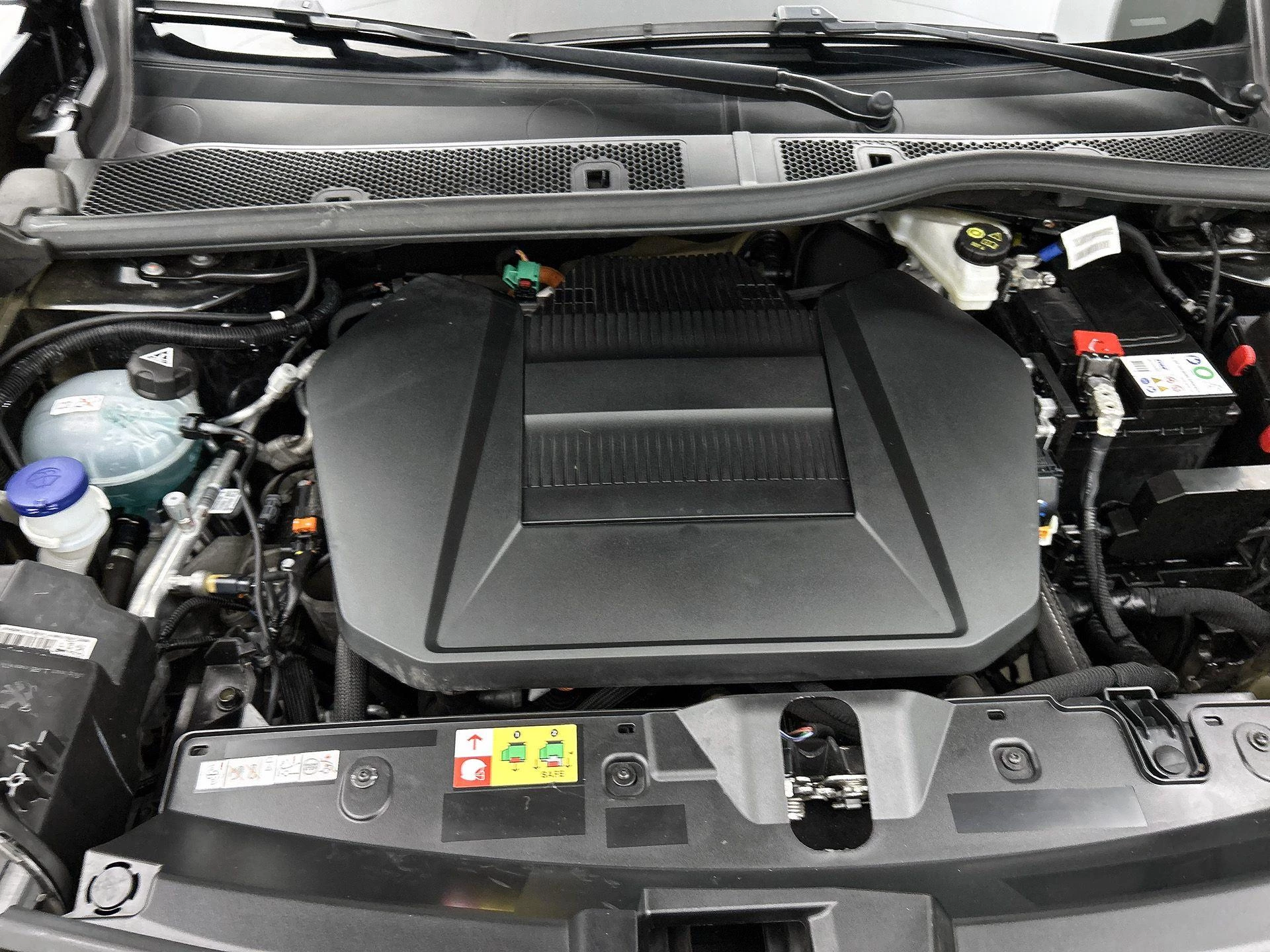 Peugeot-e-2008-image-39